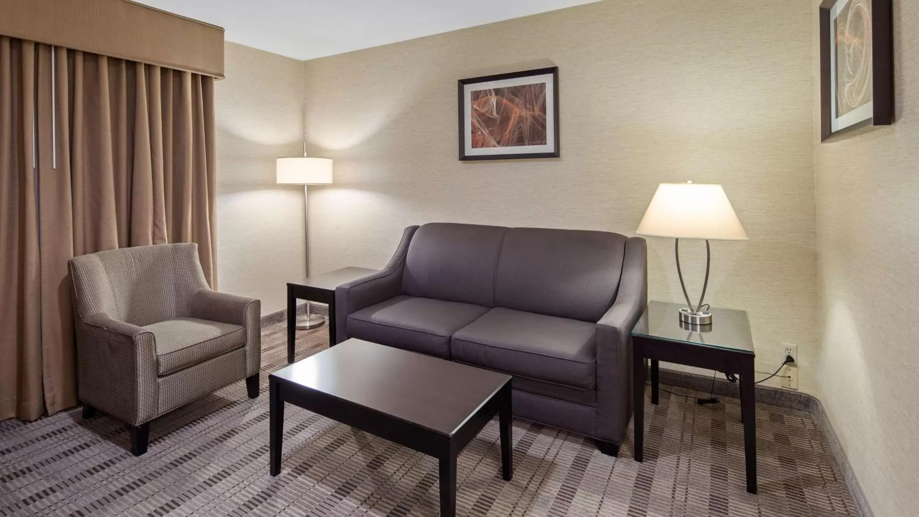 Photo of the whole room, Seating Area in Best Western Pasadena Royale Inn & Suites