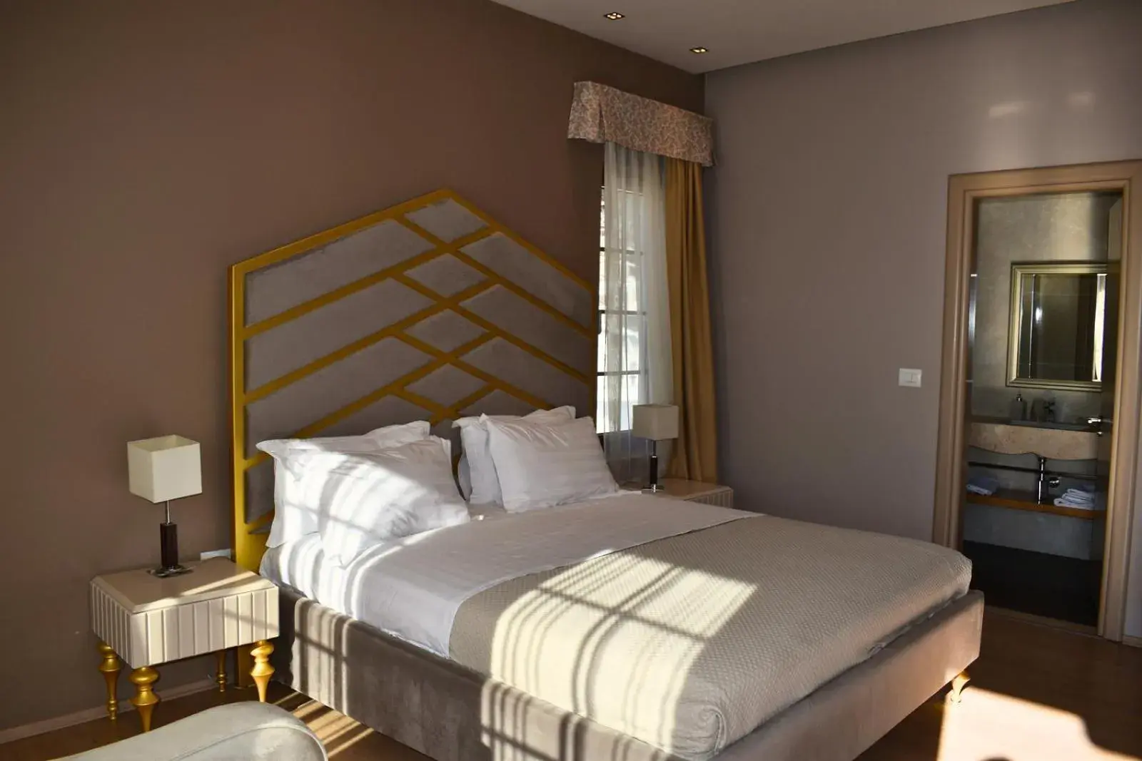 Restaurant/places to eat, Bed in Hotel Rezidenca Desaret Restaurant/places to eat, Bed in Hotel Rezidenca Desaret