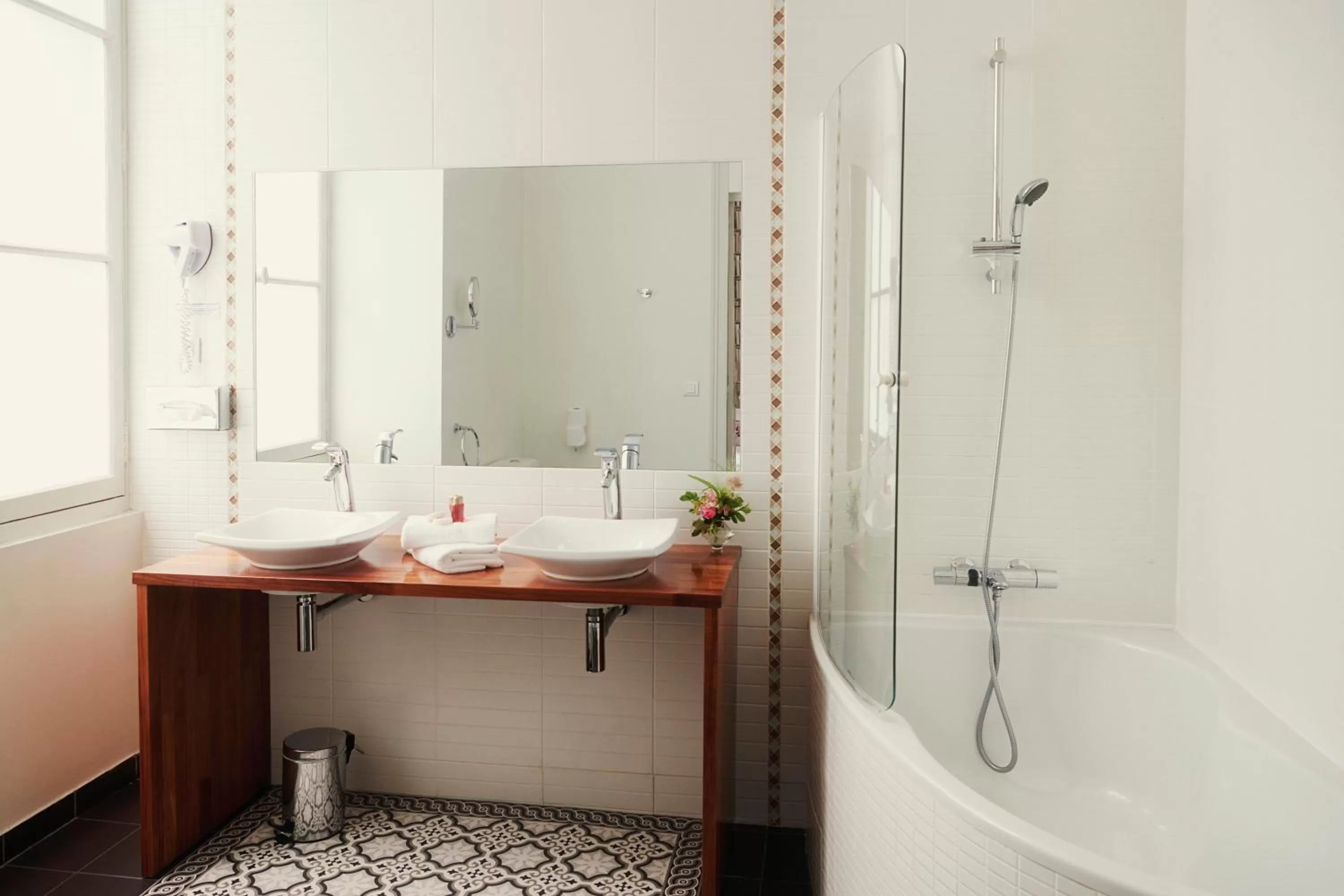 Bathroom in Hôtel Bristol Pau