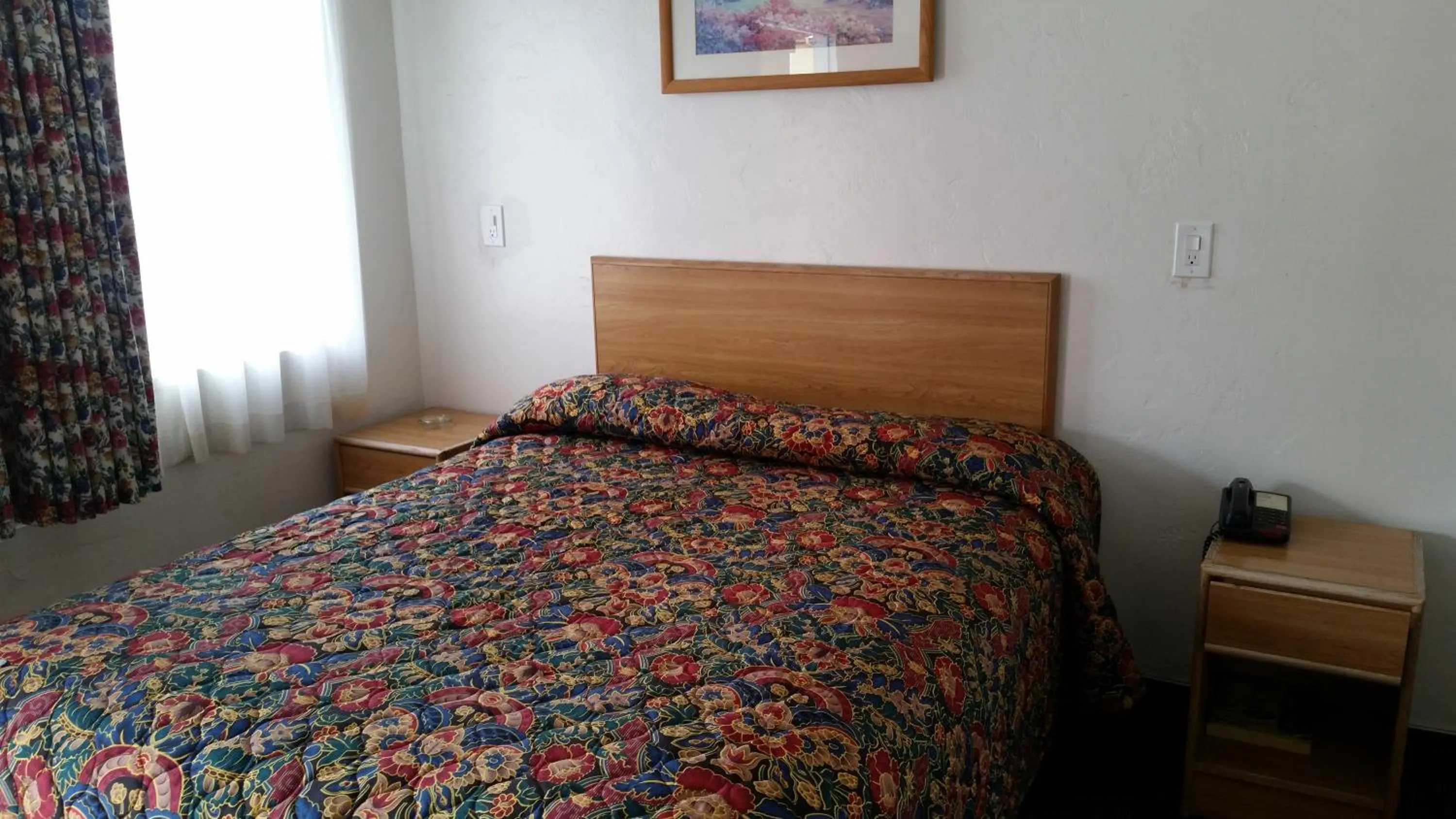 Bed in Economy Inn Motel