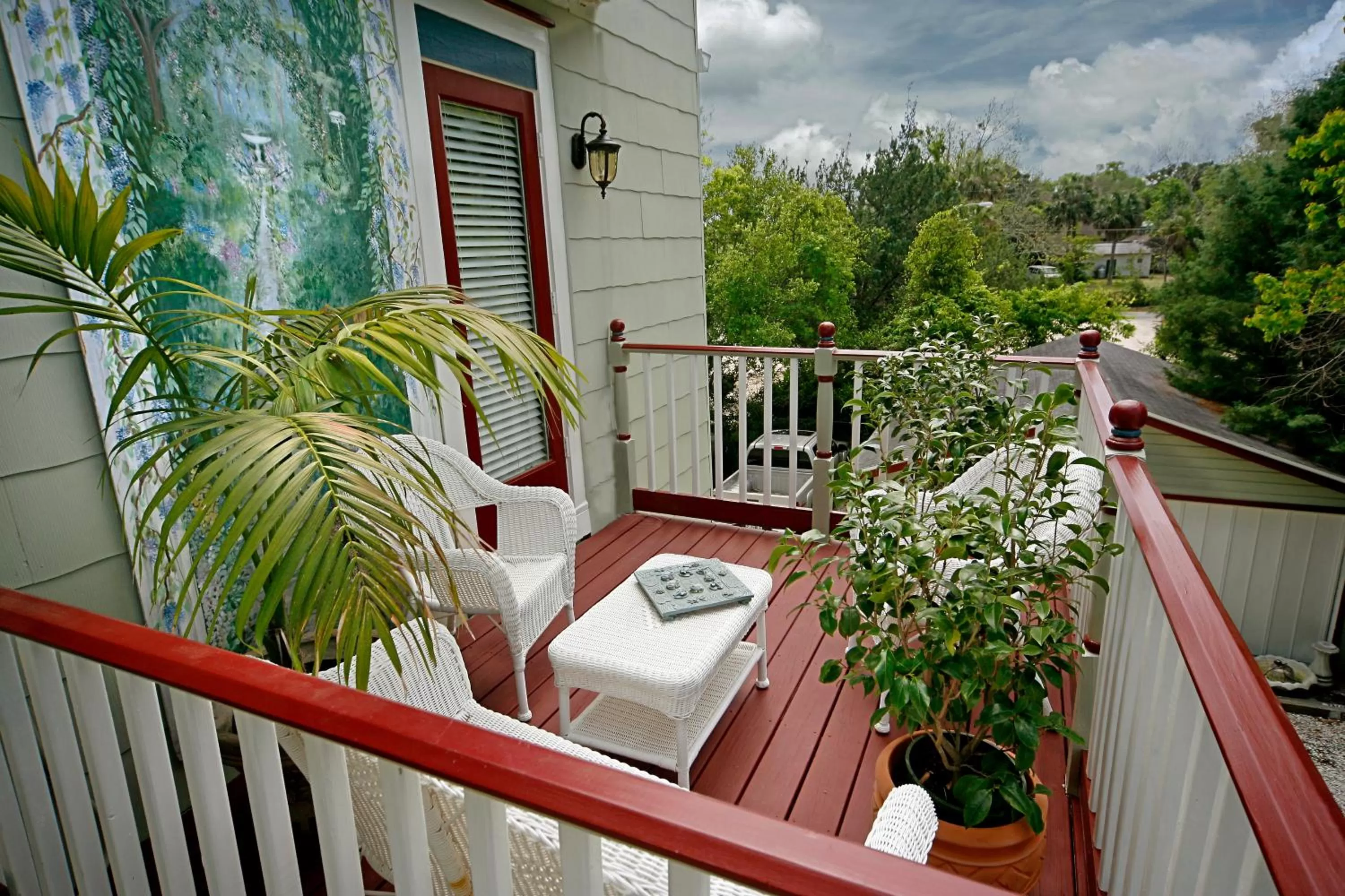 Property building, Balcony/Terrace in Cedar House Inn