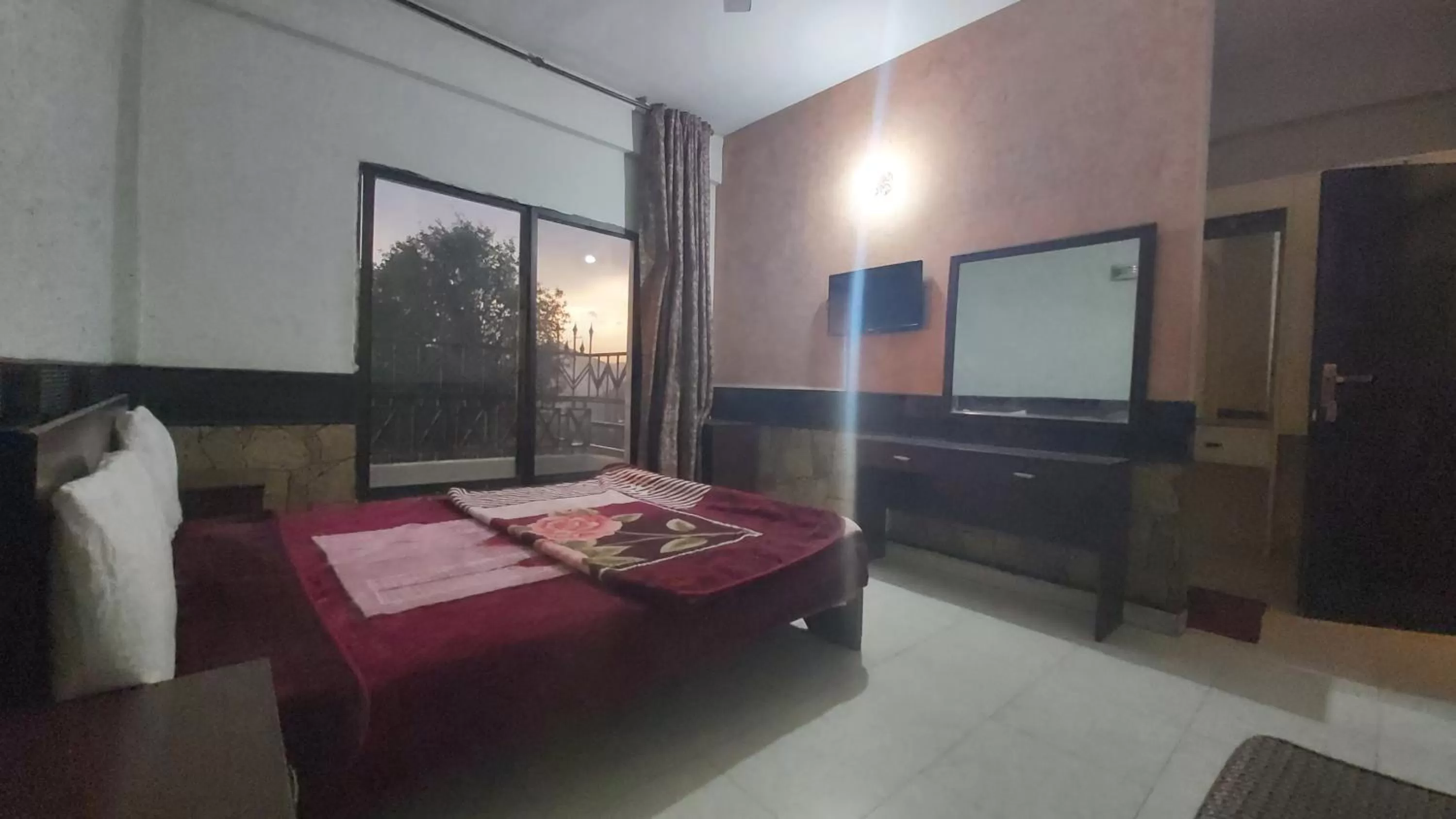 Bedroom, Bed in Mount Heaven Hotel Murree