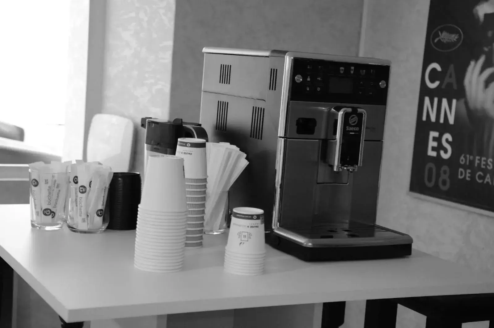 Coffee/tea facilities, Kitchen/Kitchenette in Hotel des Congrès et Festivals