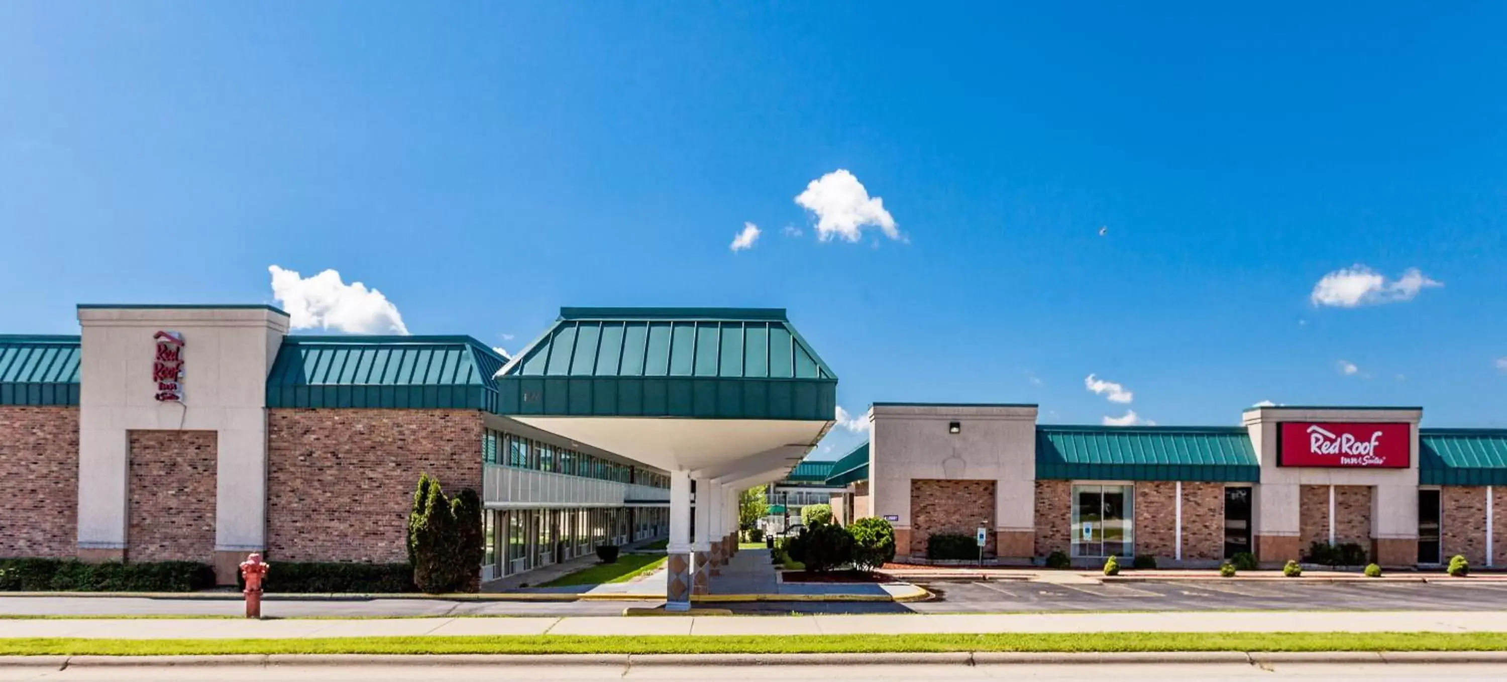 Property Building in Red Roof Inn & Suites Dekalb