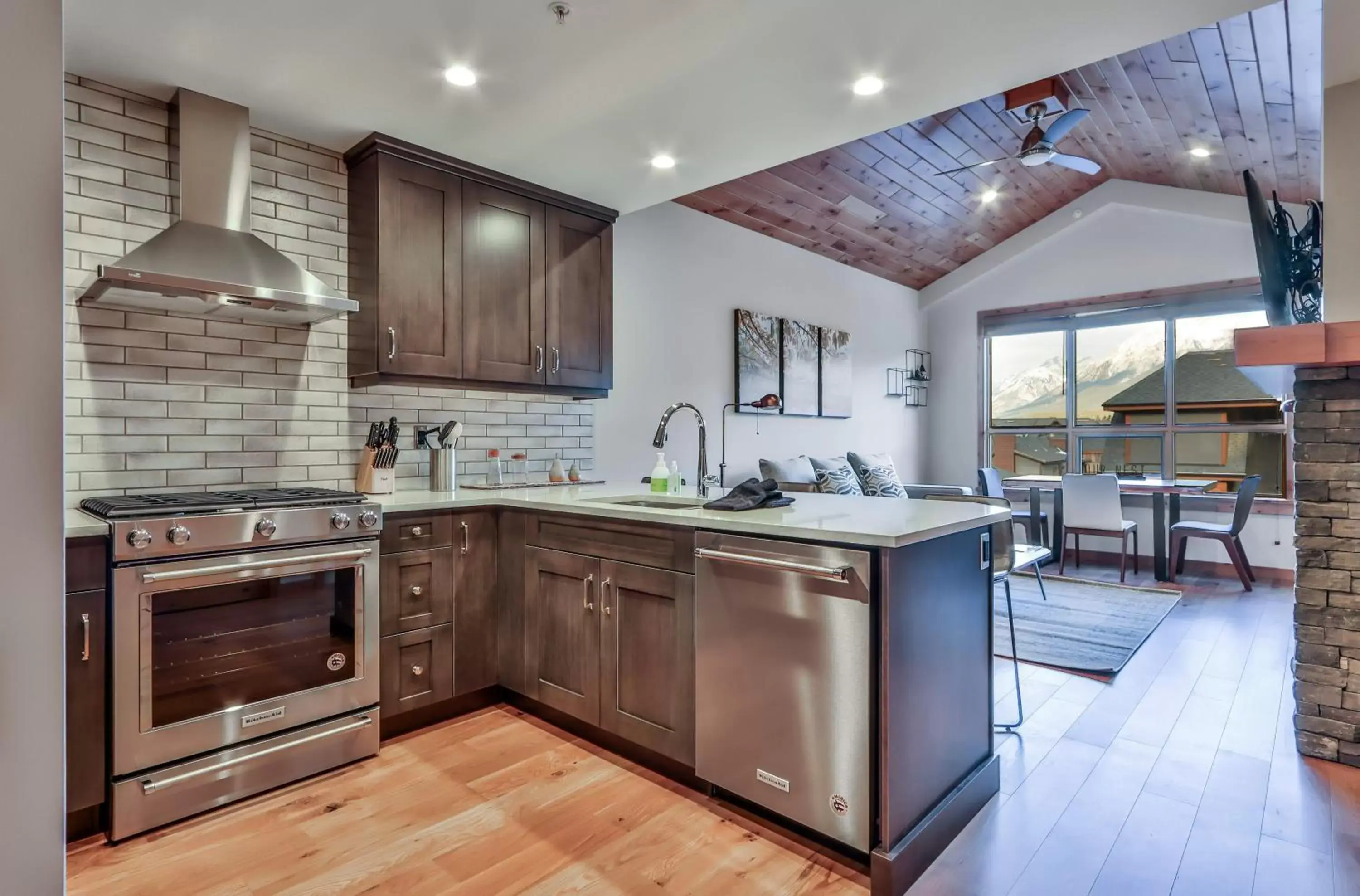 kitchen, Kitchen/Kitchenette in Tamarack Lodge by Spring Creek Vacations