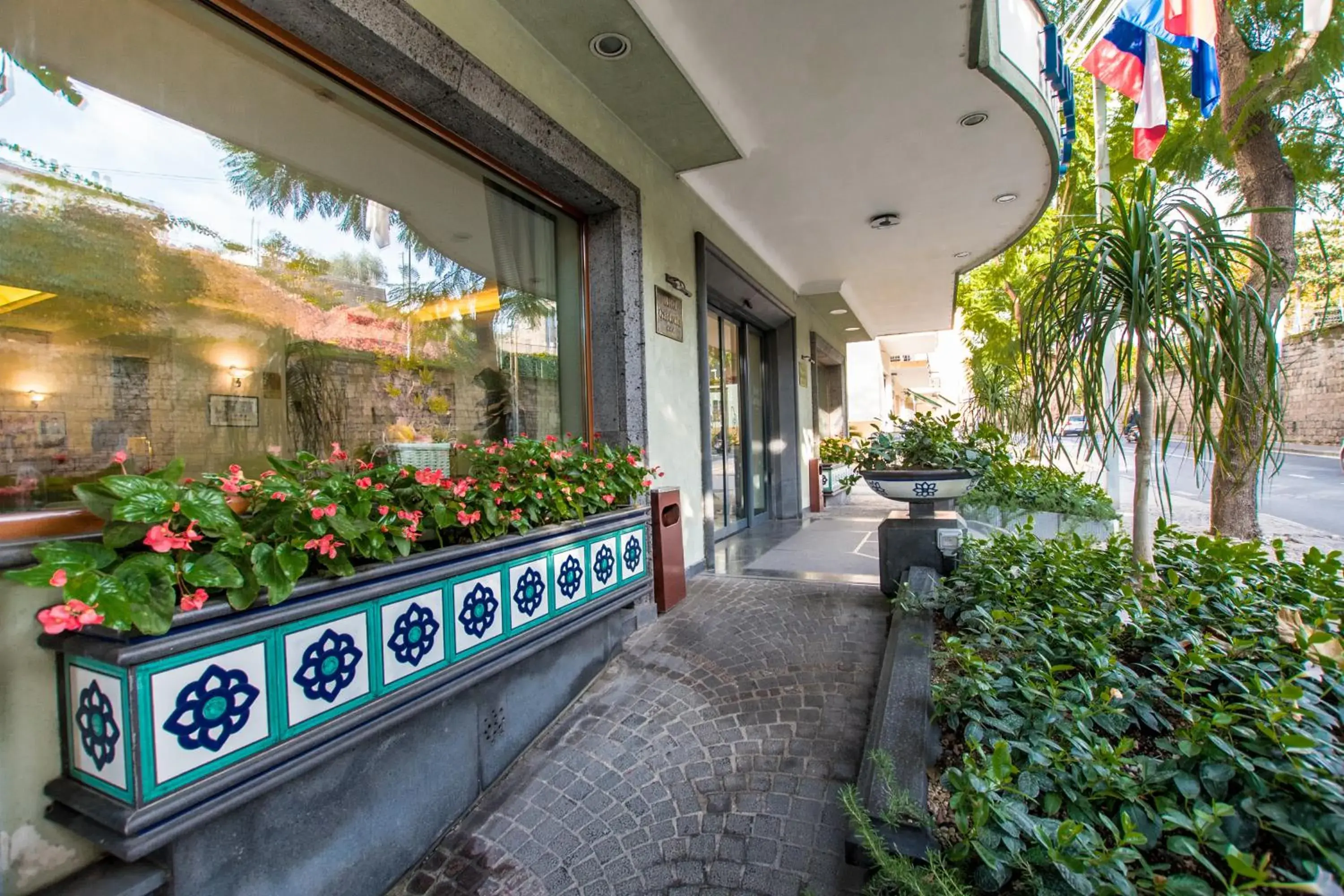 Facade/entrance in Comfort Hotel Gardenia Sorrento Coast