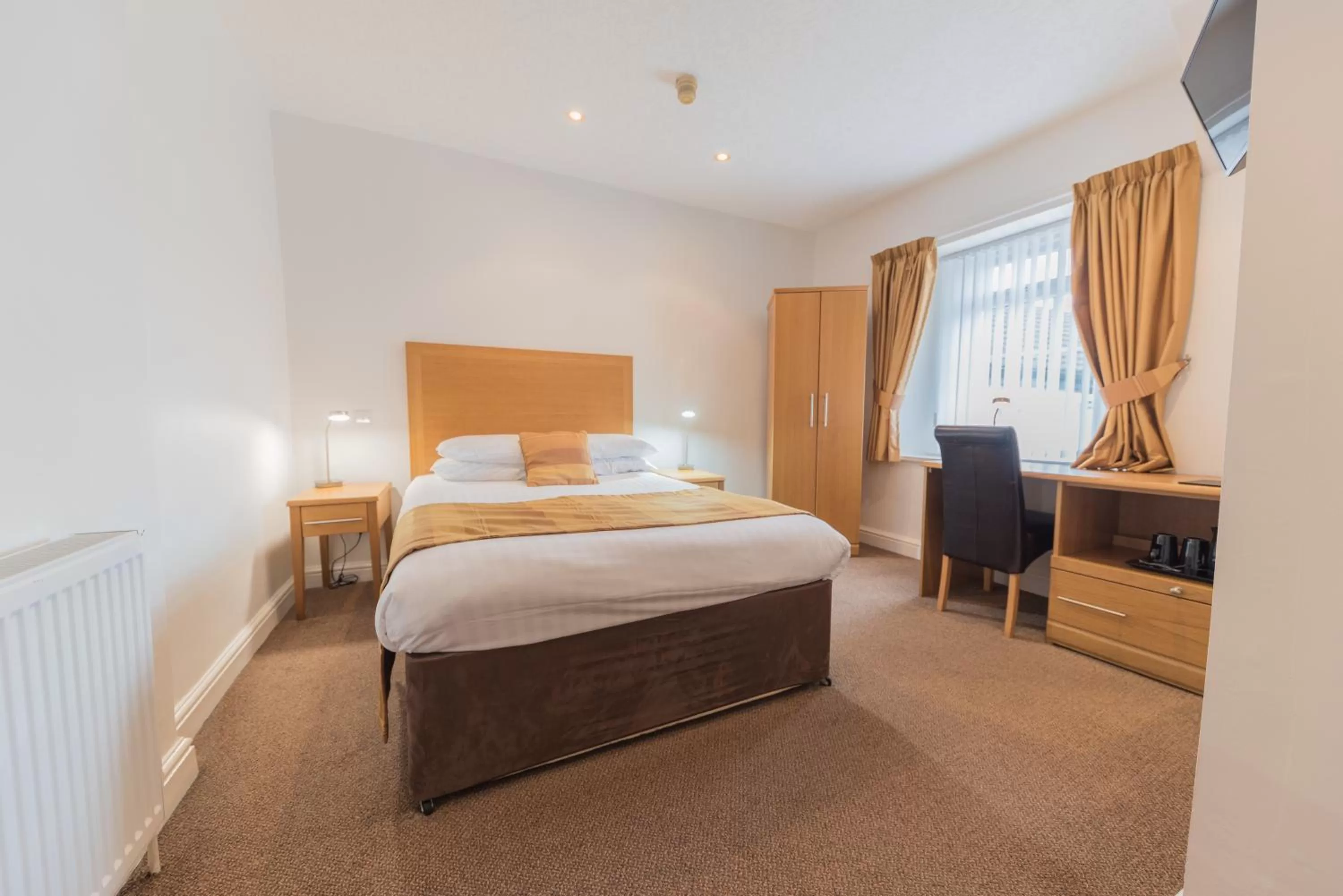 Bedroom, Bed in The Old Ginn House Inn