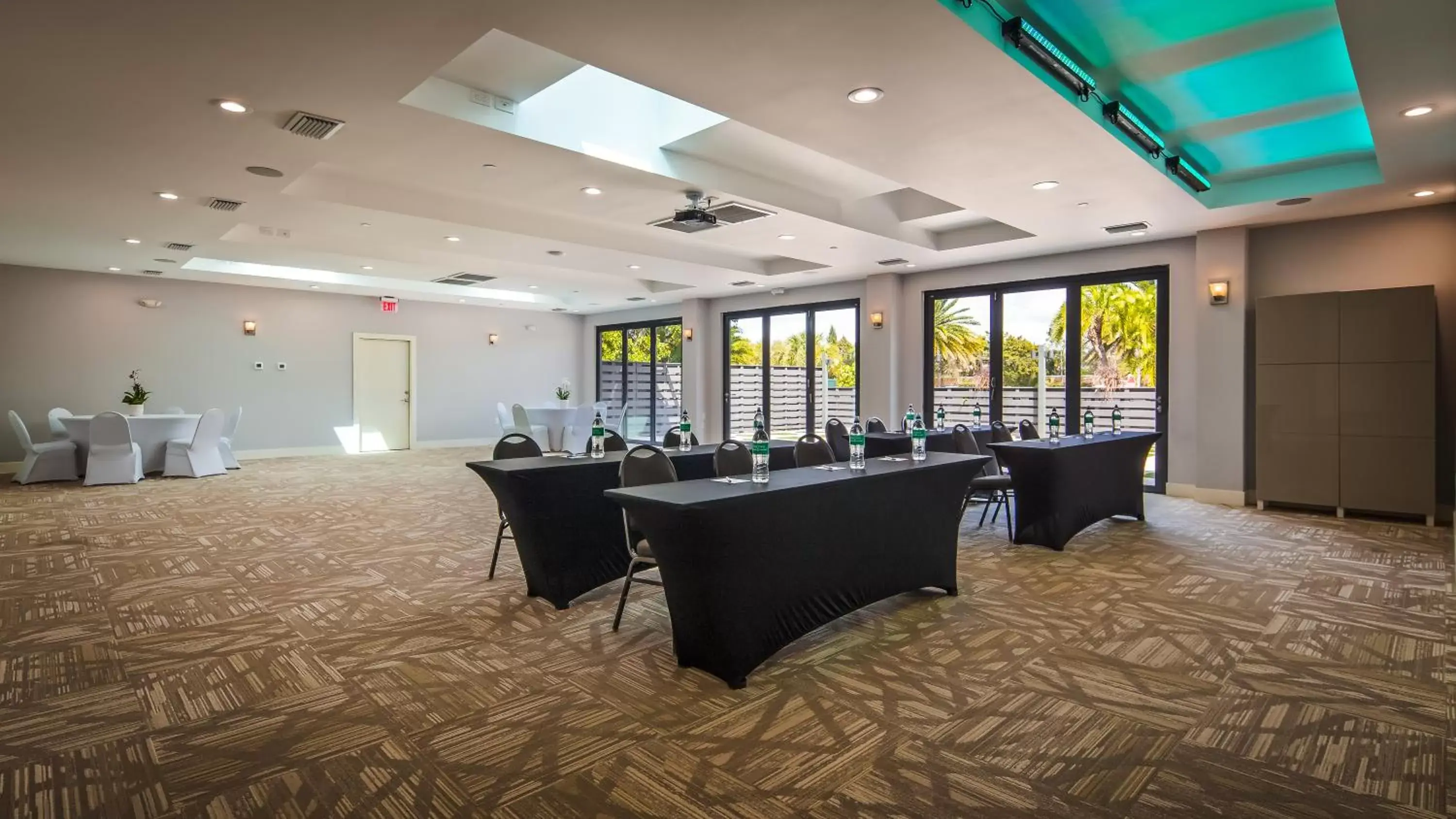 Business facilities in Casey Key Resorts - Mainland