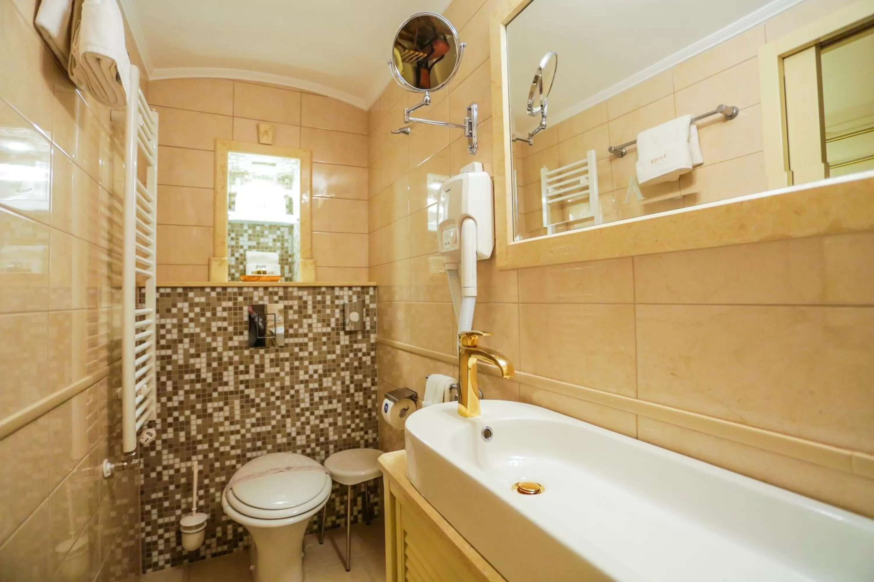 Bathroom in Arbia Dorka Heritage Palace