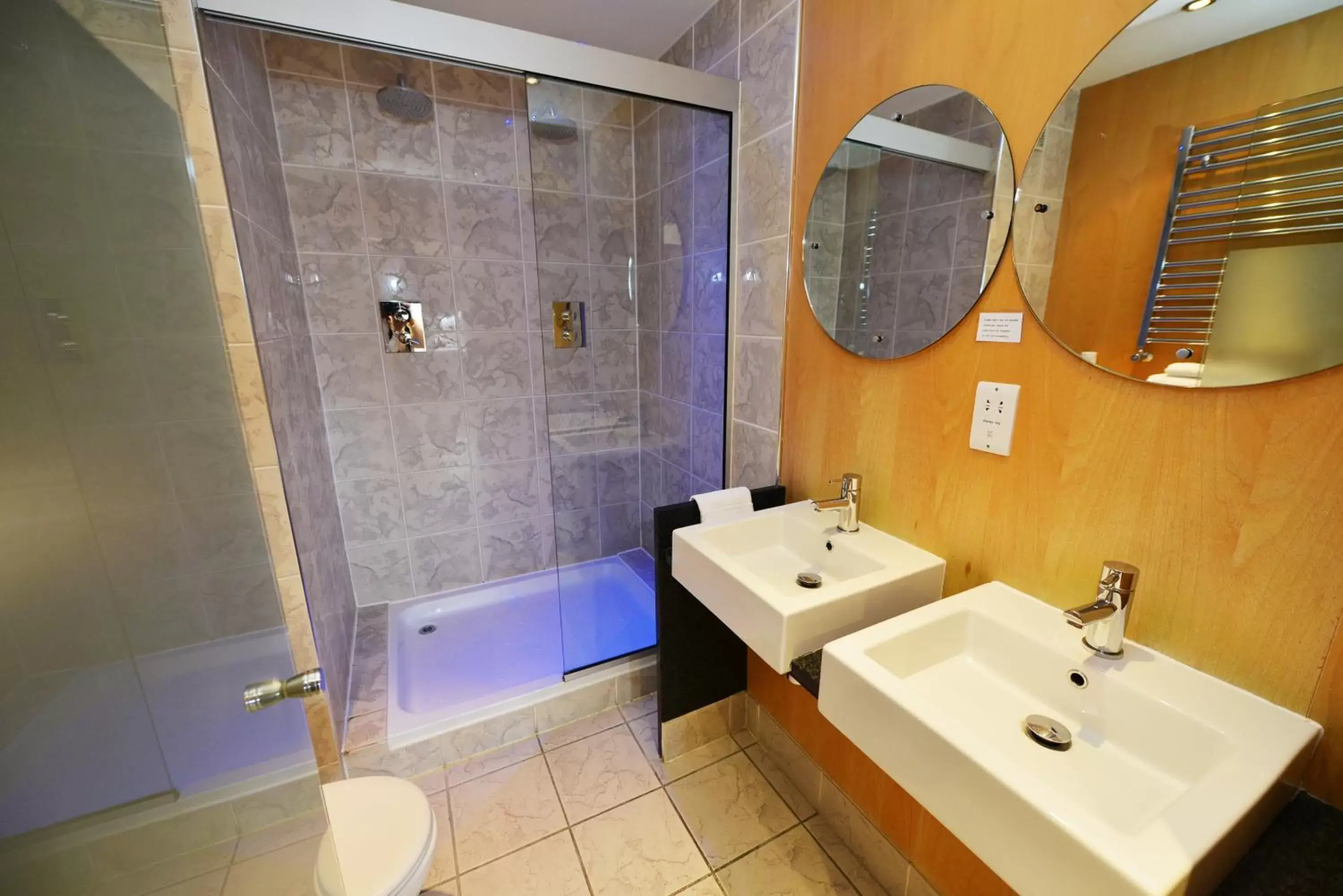 Shower, Bathroom in Glynhill Hotel & Spa near Glasgow Airport