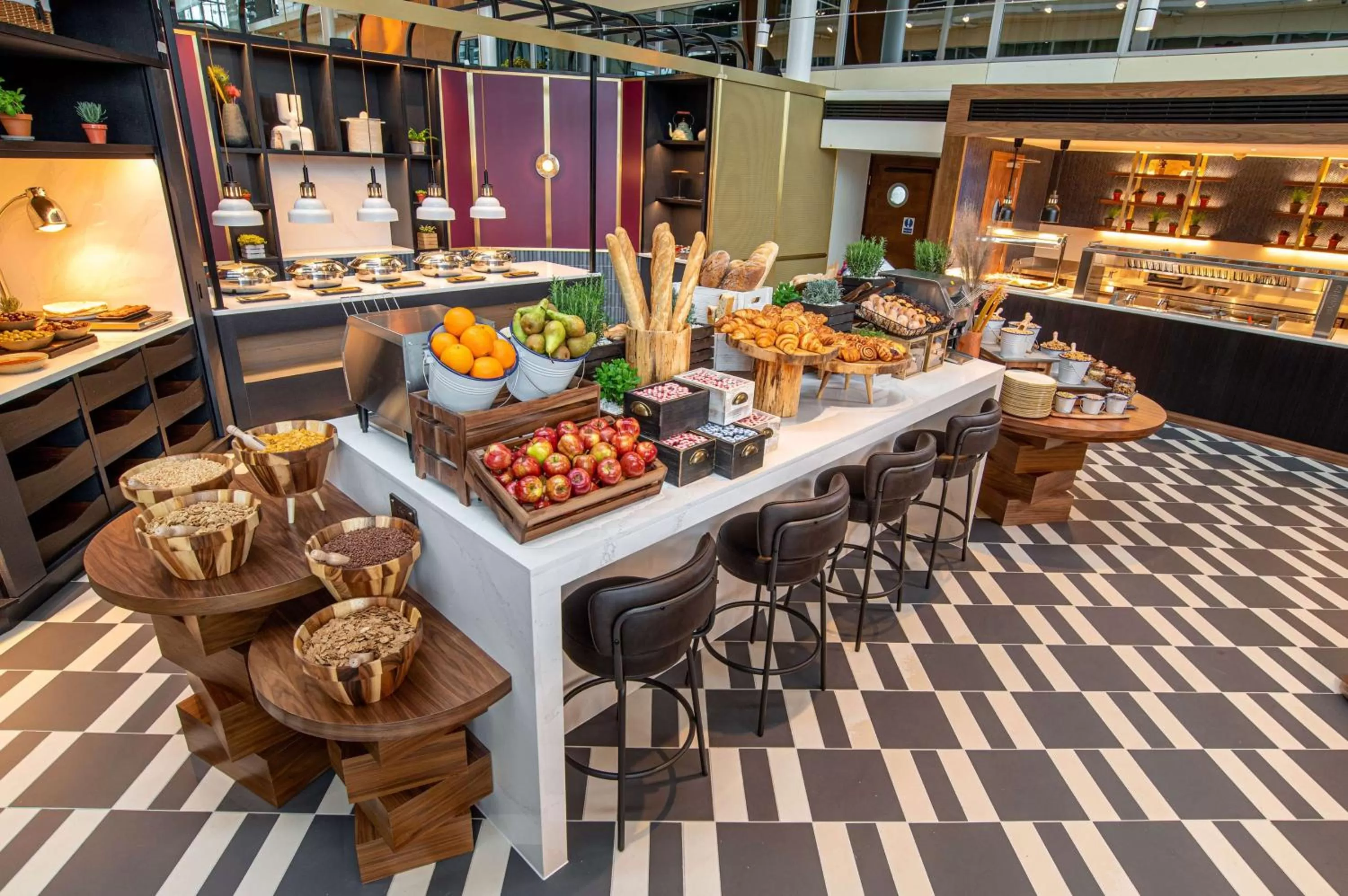 Breakfast in Hilton London Heathrow Airport