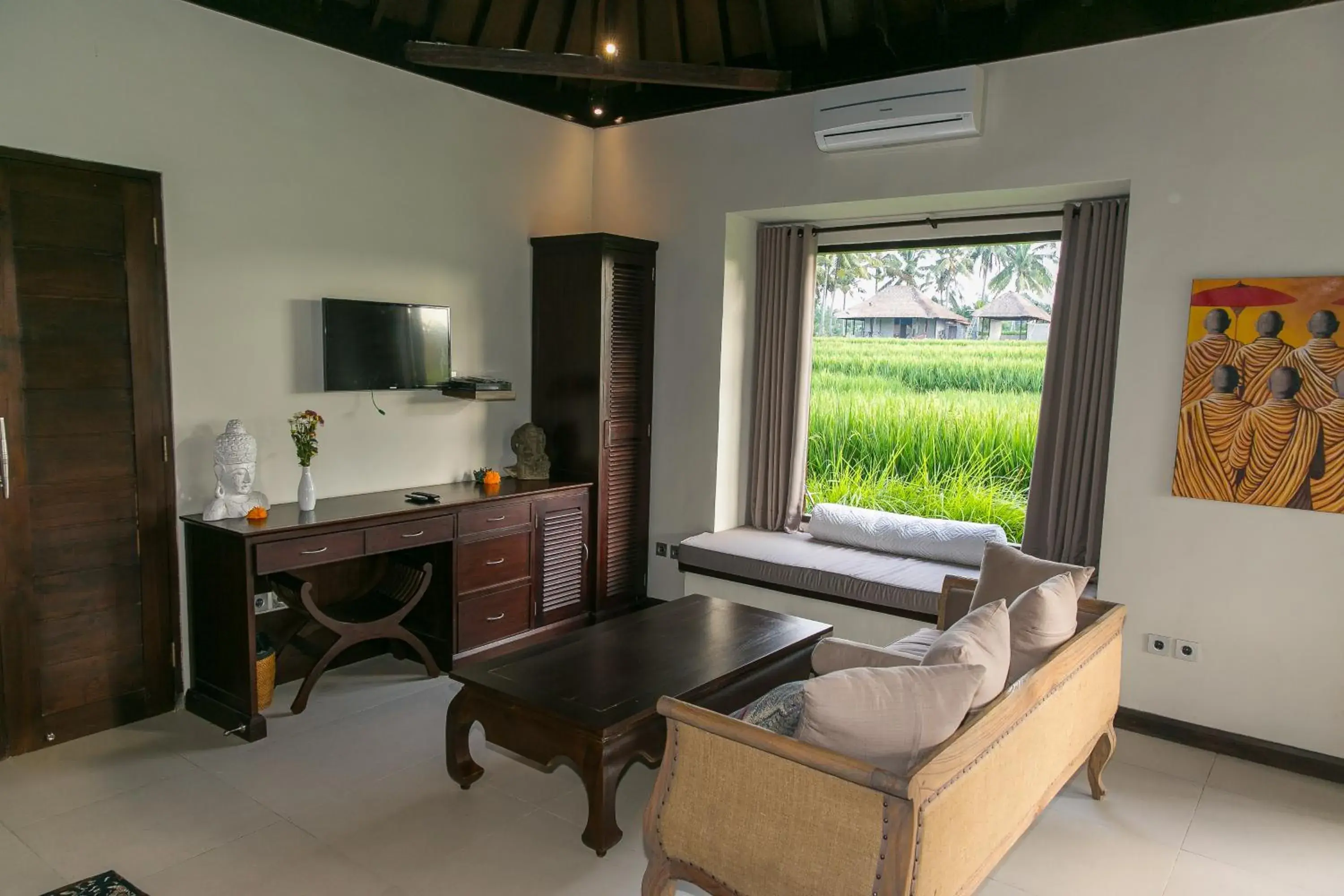 TV and multimedia, Seating Area in Solo Villas & Retreat