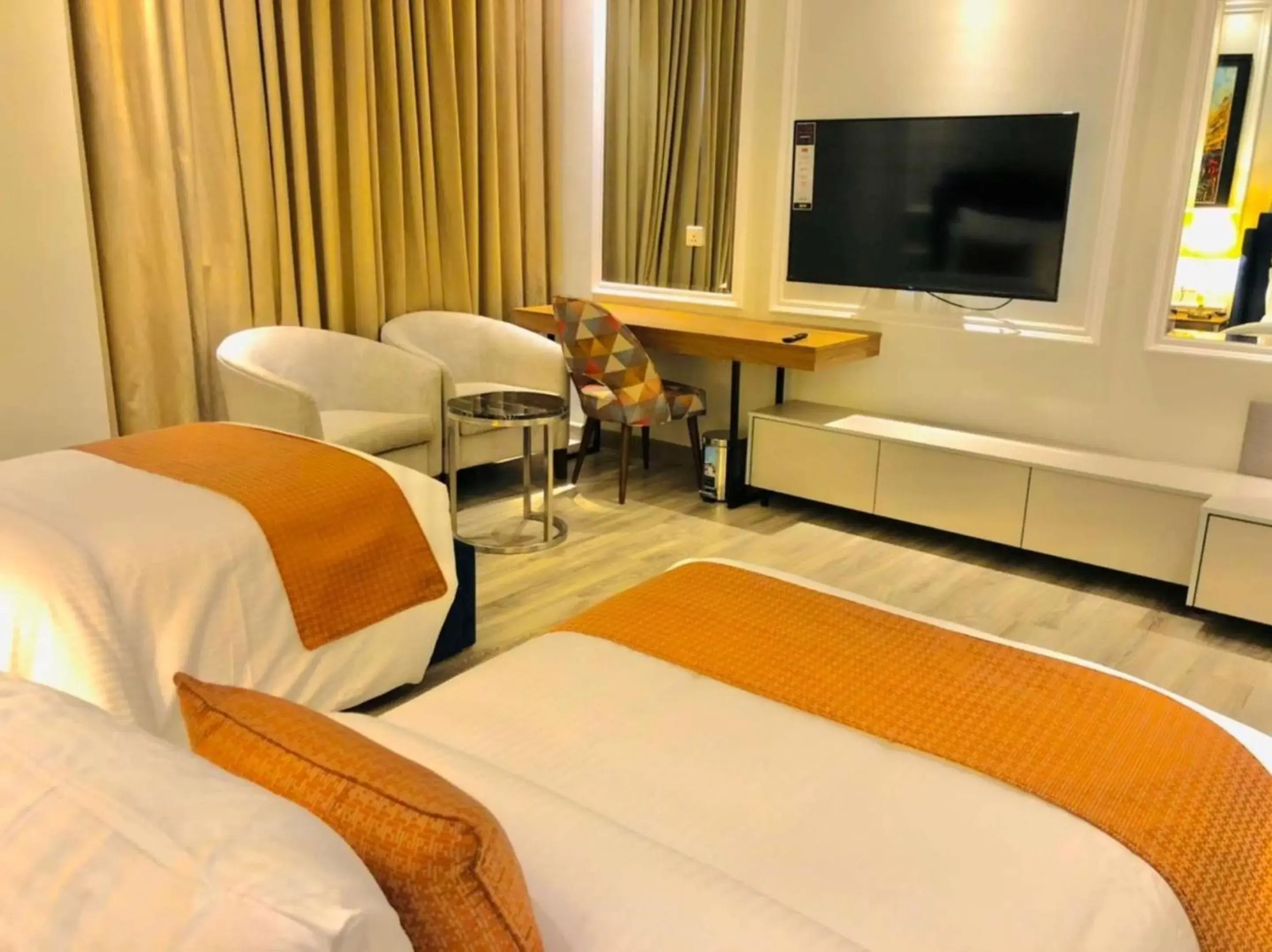 Bedroom, TV/Entertainment Center in Best Western Premier Hotel Gulberg Lahore