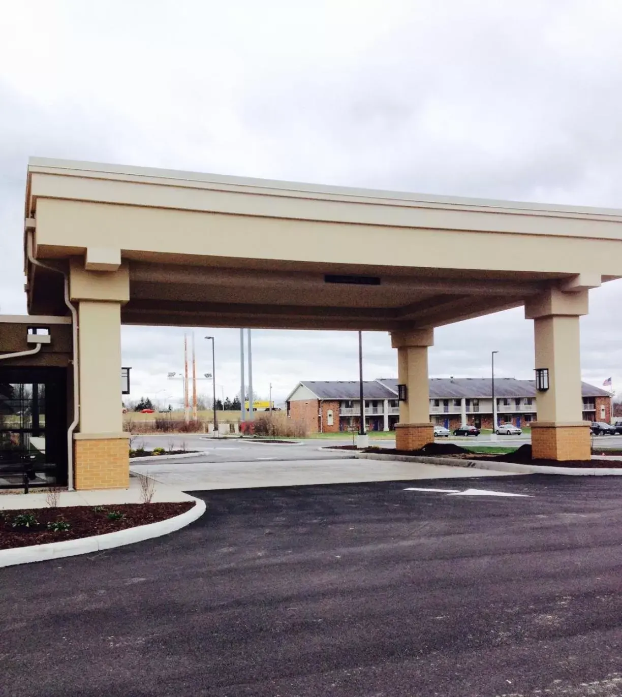 Day, Facade/Entrance in Comfort Suites-Youngstown North