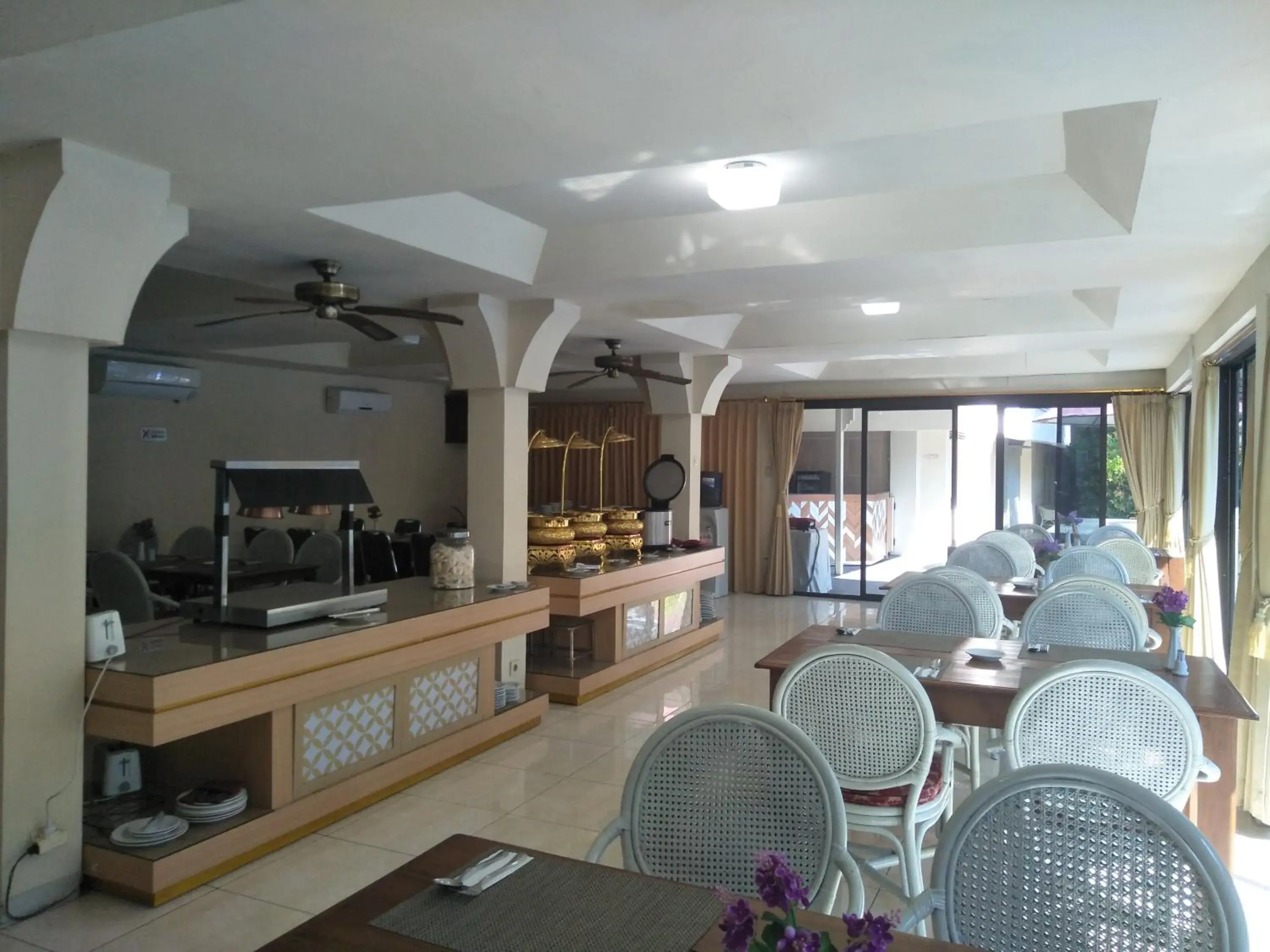 Breakfast, Restaurant/Places to Eat in Hotel Grand Rosela Yogyakarta
