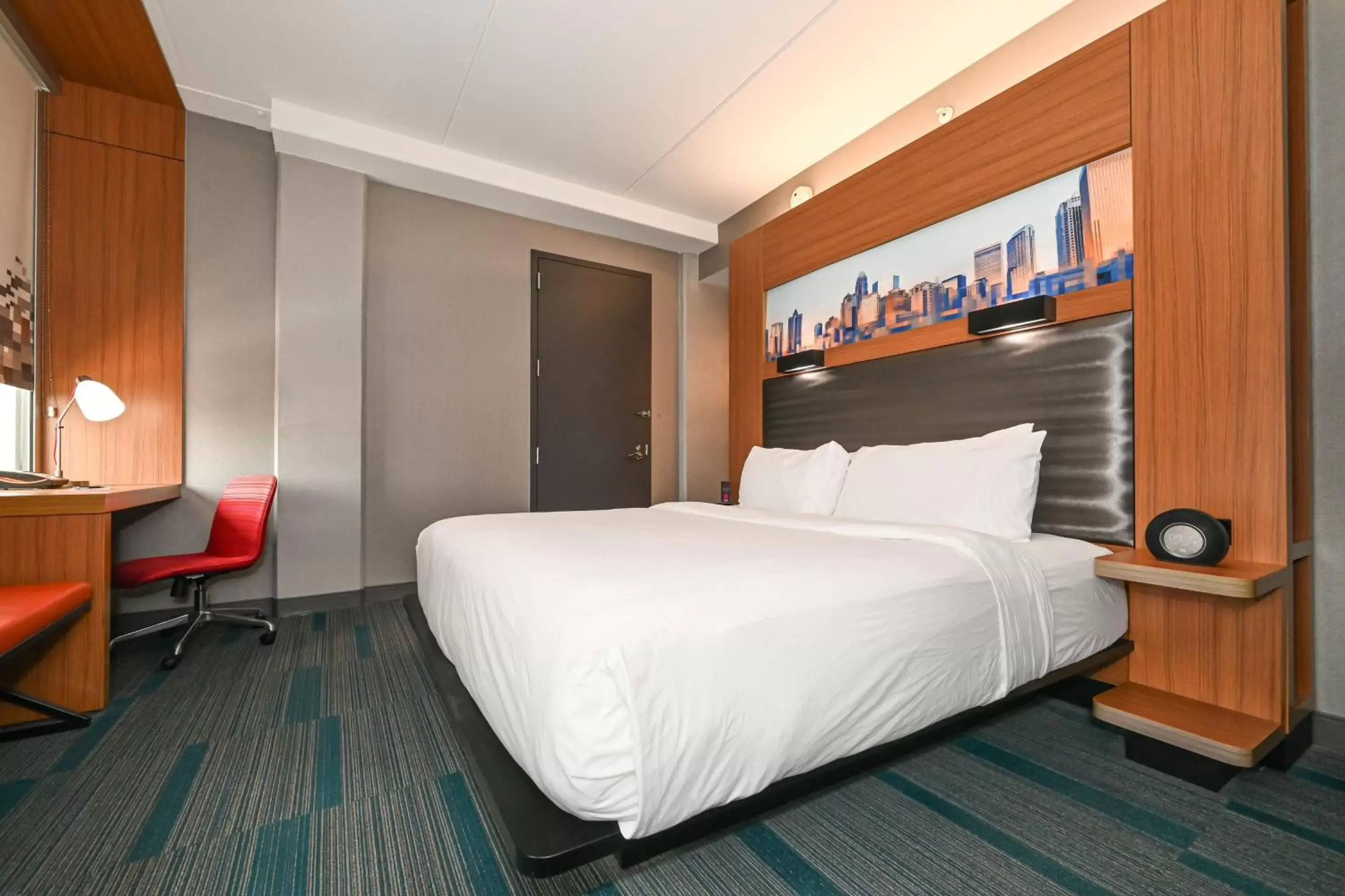 Photo of the whole room, Bed in Aloft Charlotte City Center