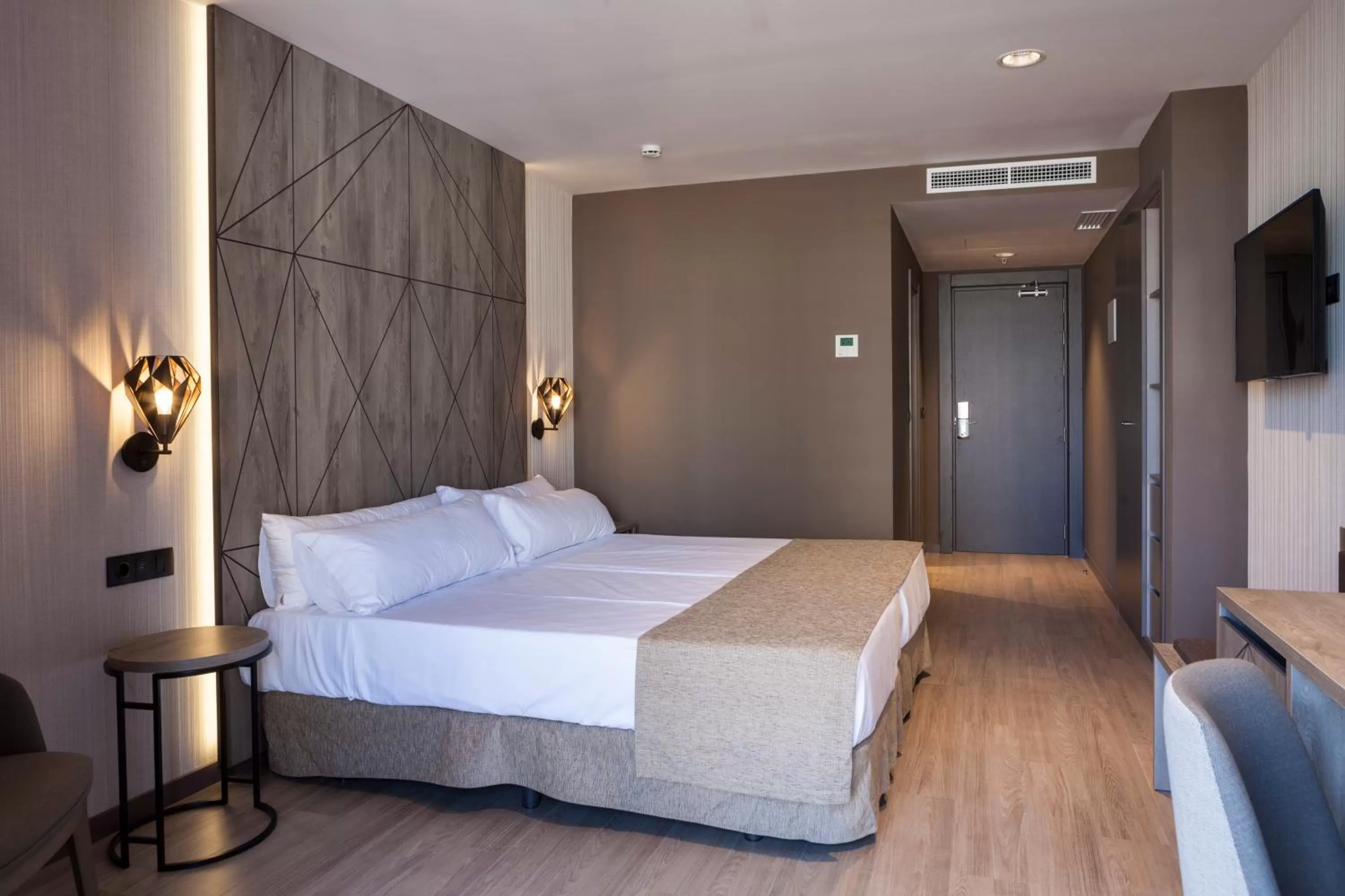 Photo of the whole room, Bed in Hotel Bristol 4 Sup