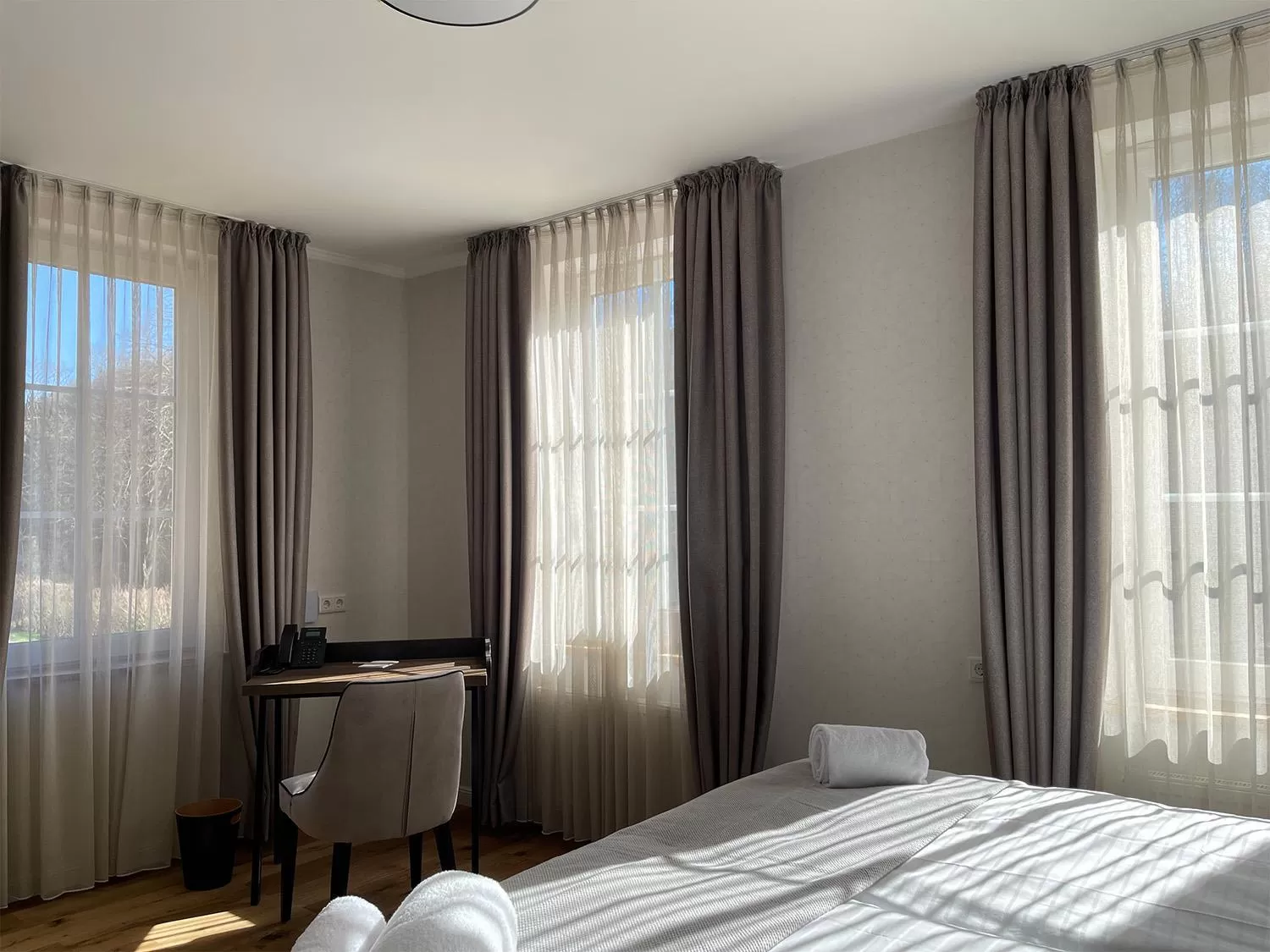 Photo of the whole room, Bed in Schlosshotel Brilon-Wald