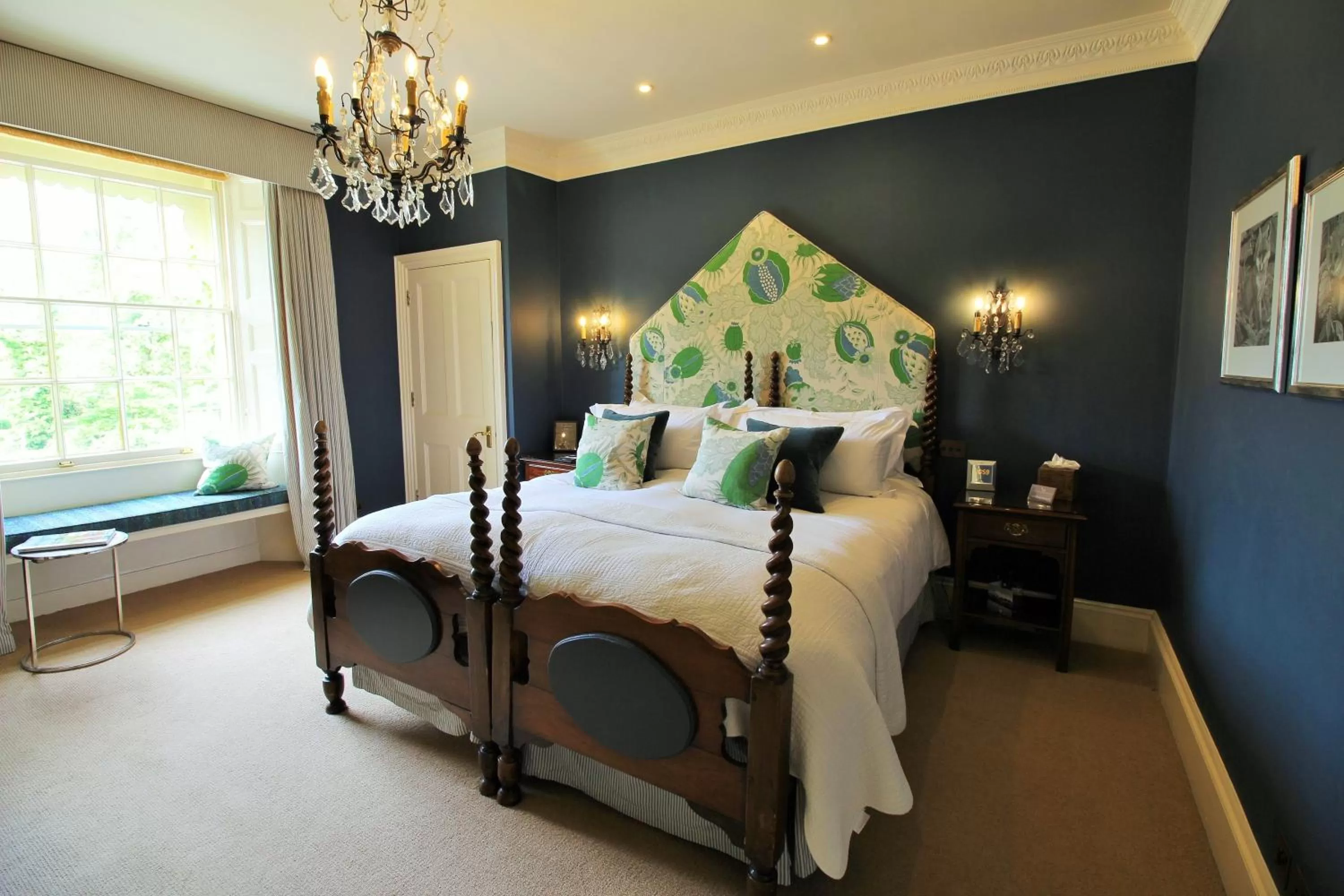 Bathroom, Bed in The Swan Hotel