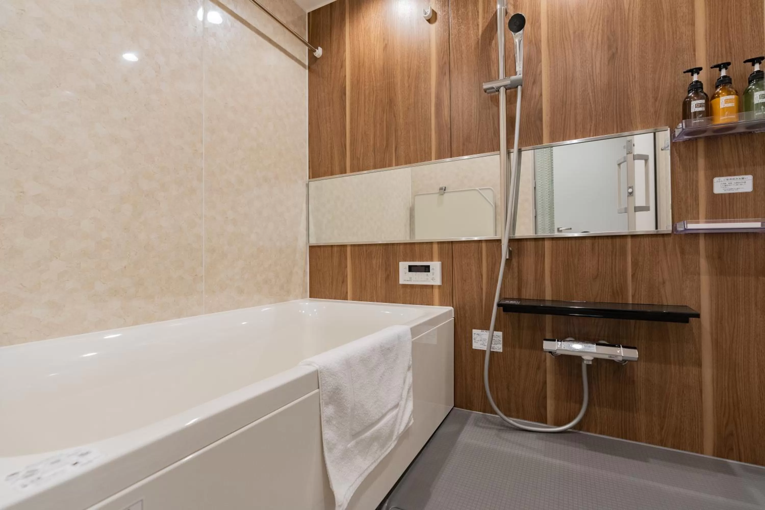 Bathroom in 谷町君ホテル WE 難波28