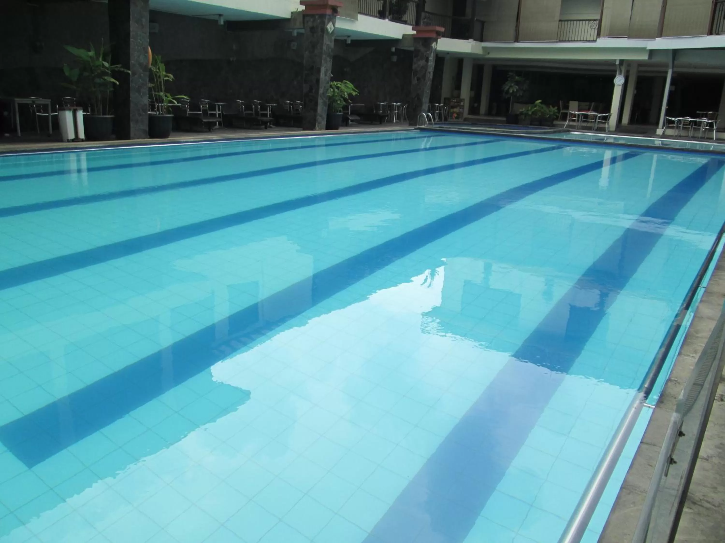 Swimming pool in Grand Pasundan Convention Hotel