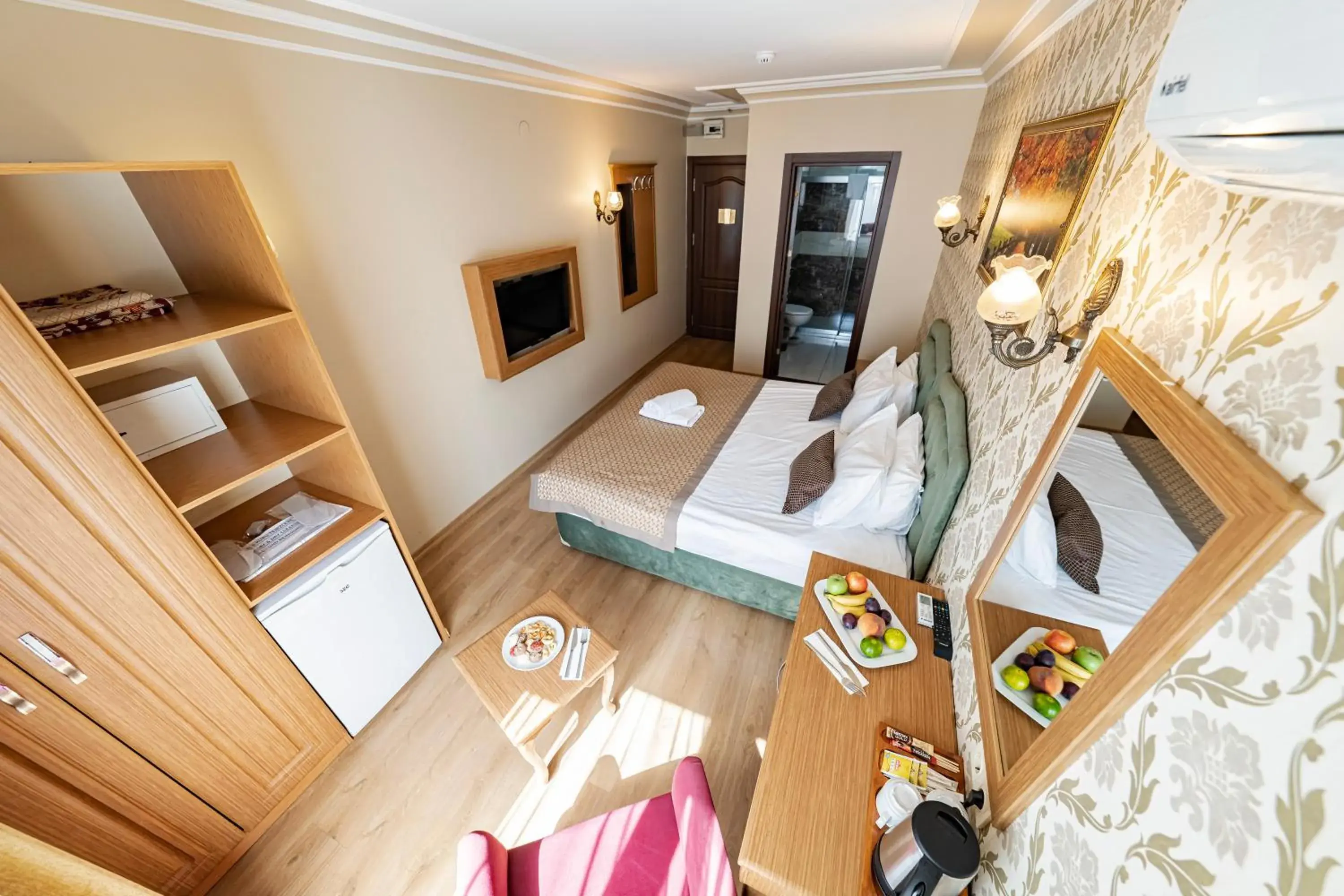 Photo of the whole room, Bed in Grand Hamit Hotel Photo of the whole room, Bed in Grand Hamit Hotel