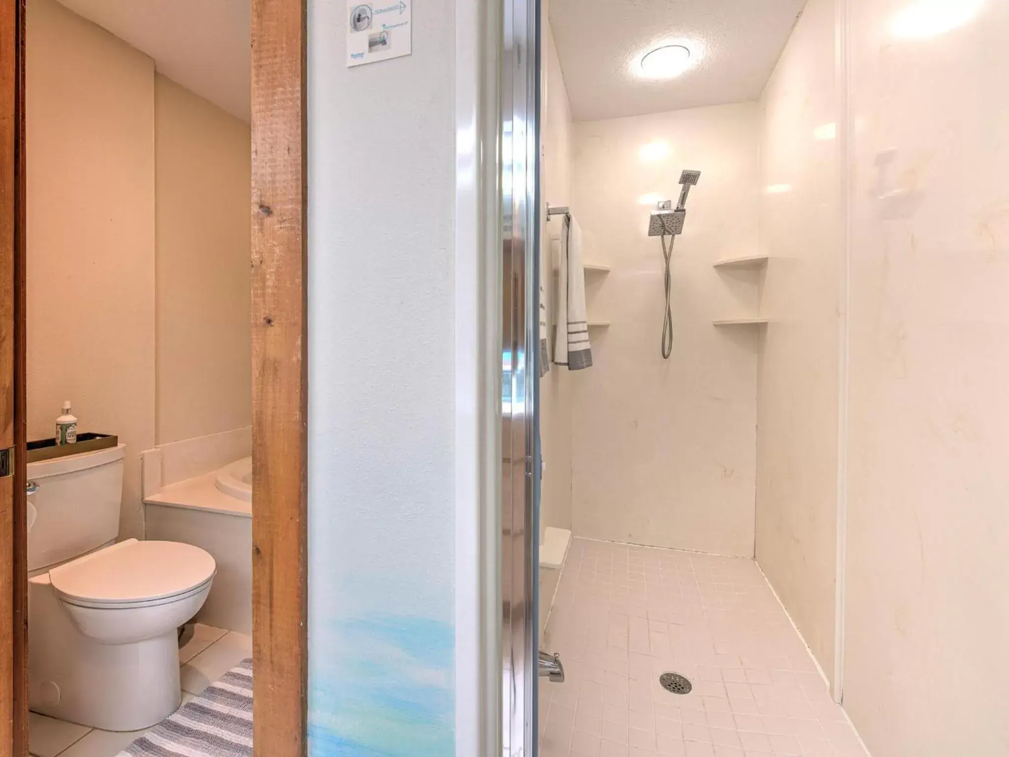 Shower, Bathroom in Riverbend Retreat - Fla.