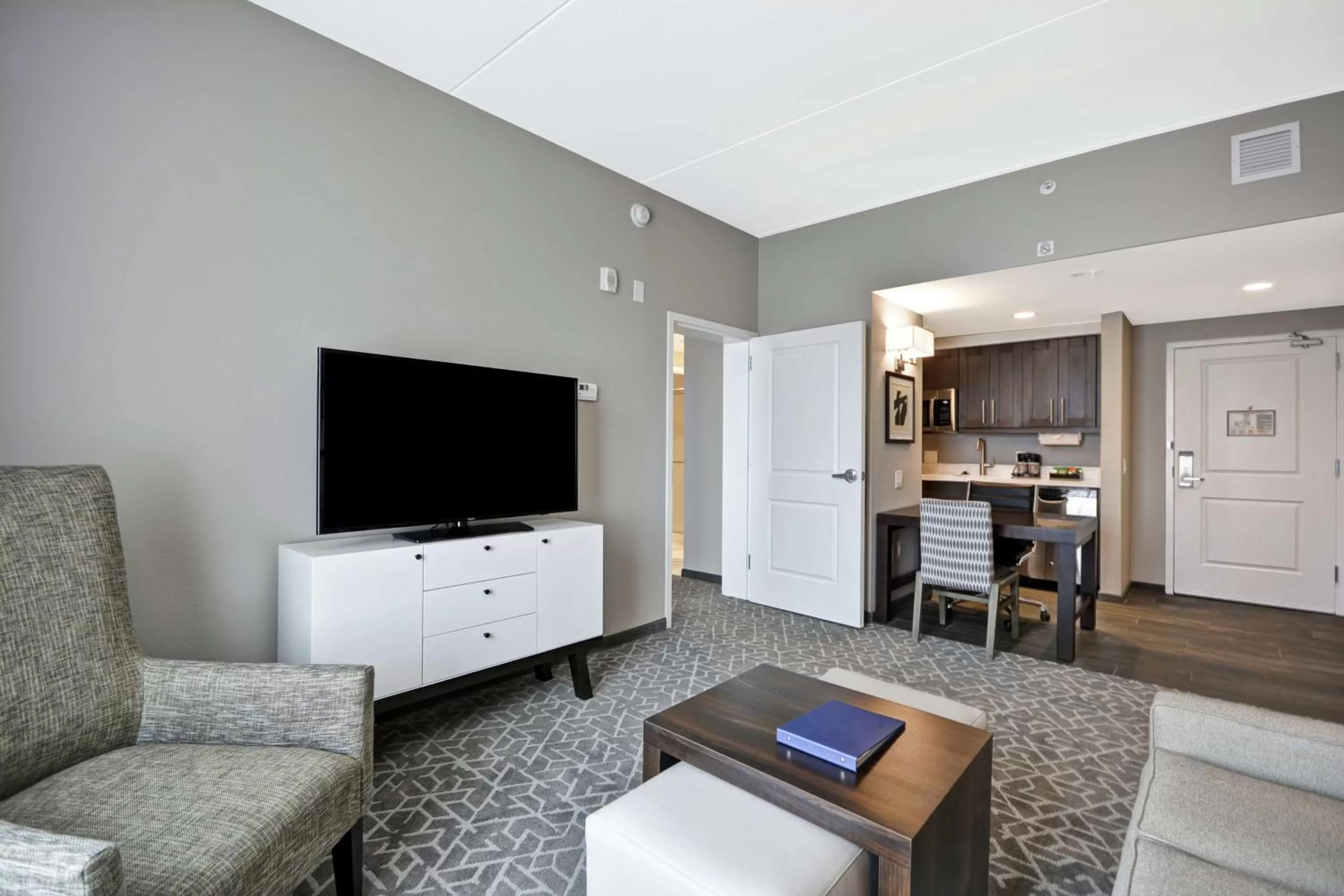 Bedroom in Homewood Suites by Hilton Raleigh Cary I-40