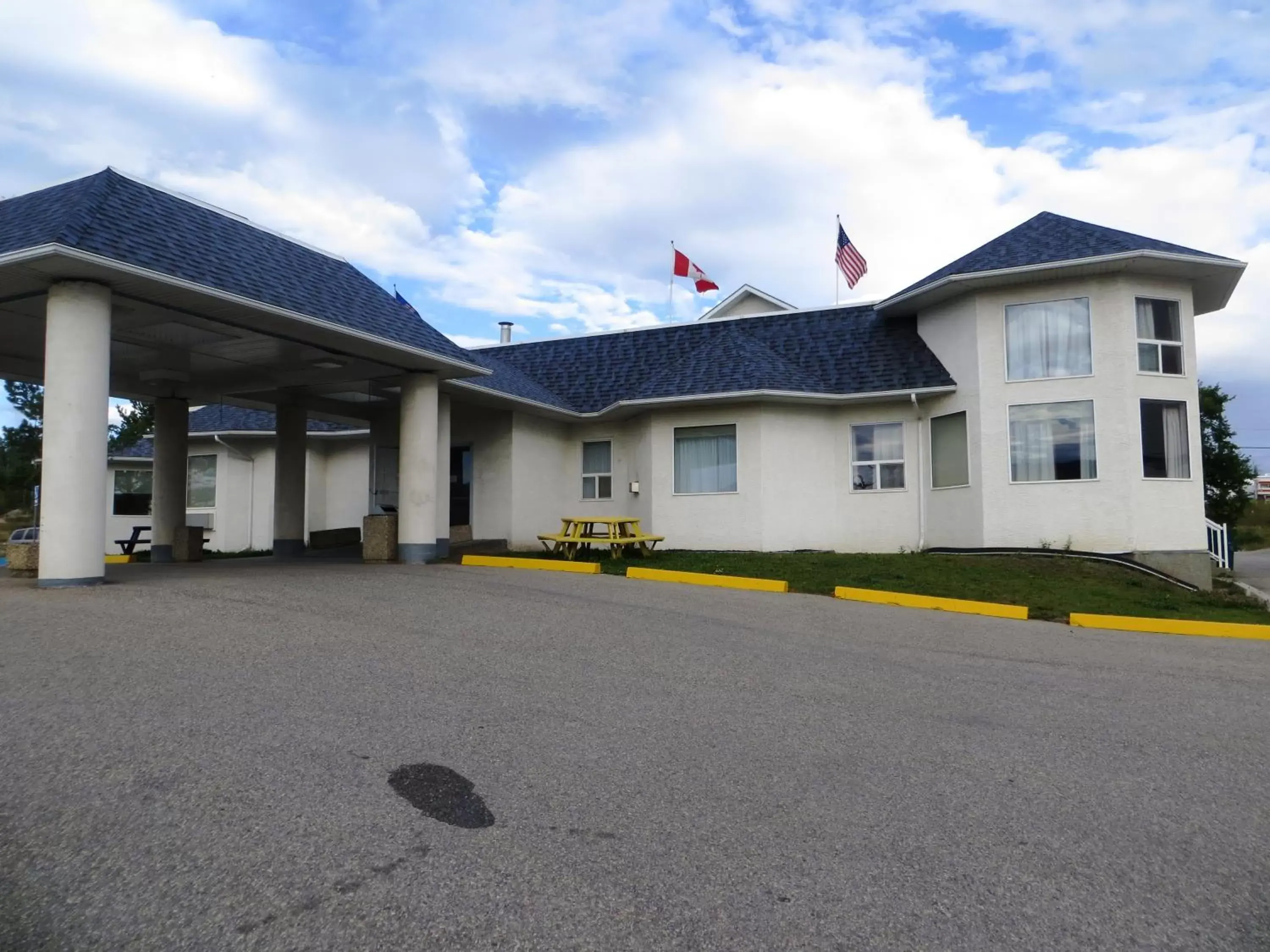 Facade/entrance, Property Building in Days Inn by Wyndham Hinton