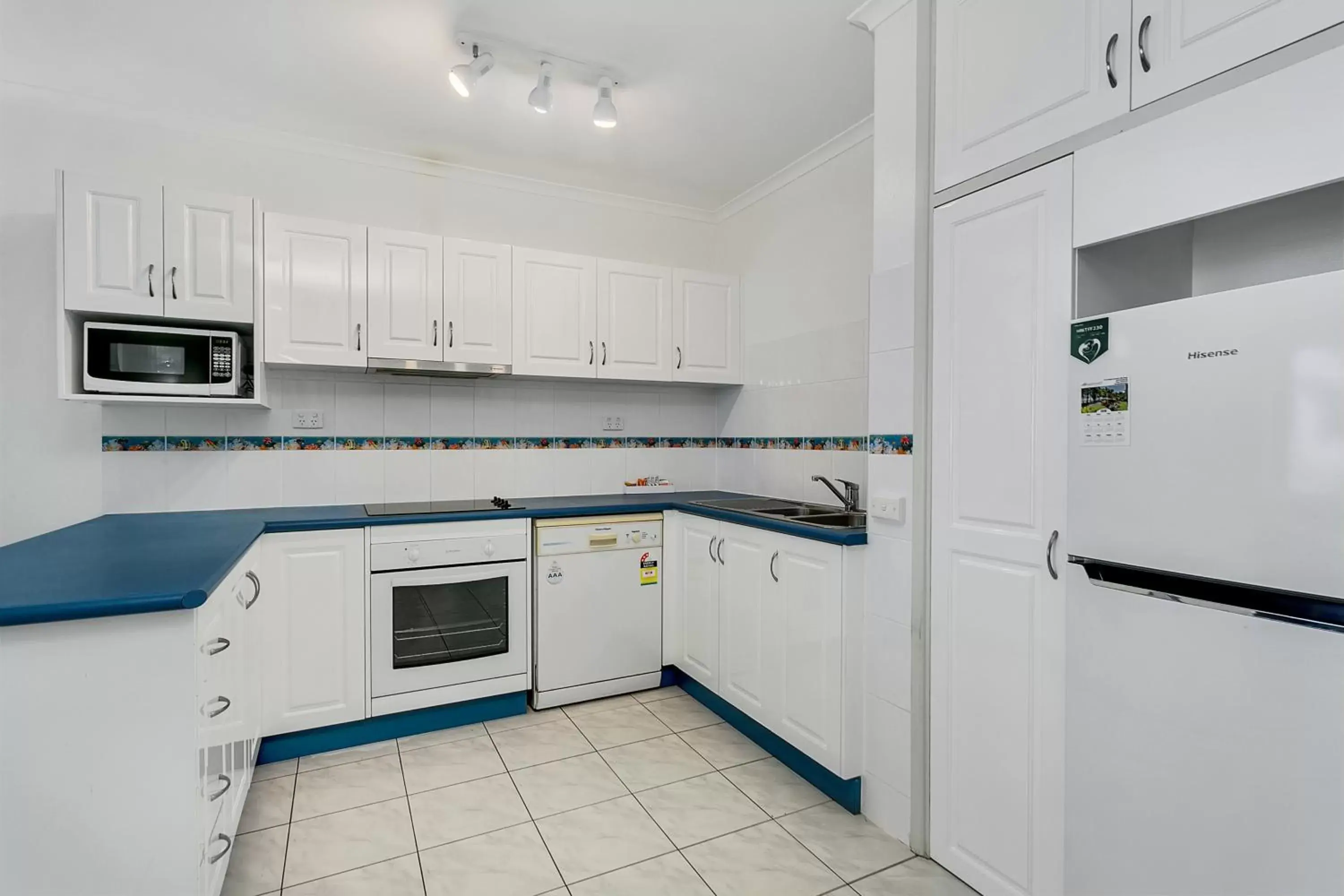 Kitchen or kitchenette, Kitchen/Kitchenette in Agincourt Beachfront Apartments