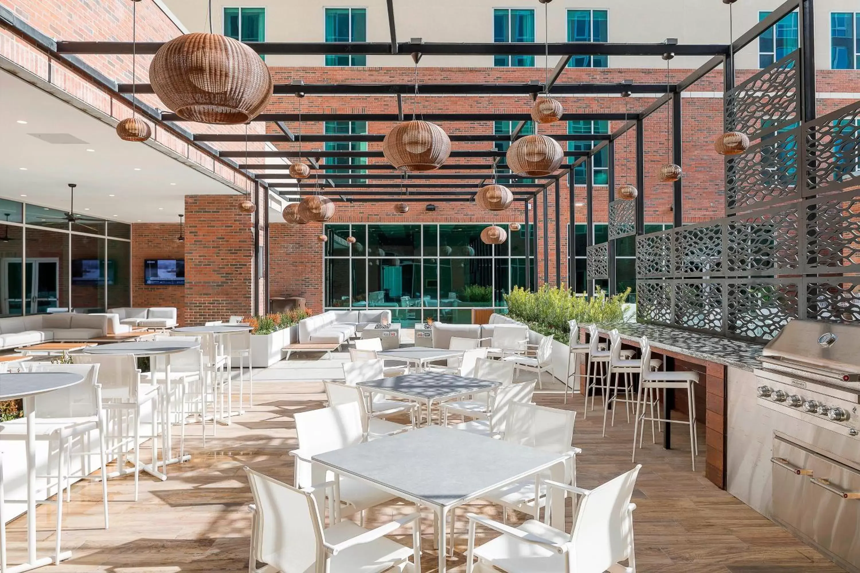 Property building, Restaurant/Places to Eat in SpringHill Suites by Marriott Greenville Downtown