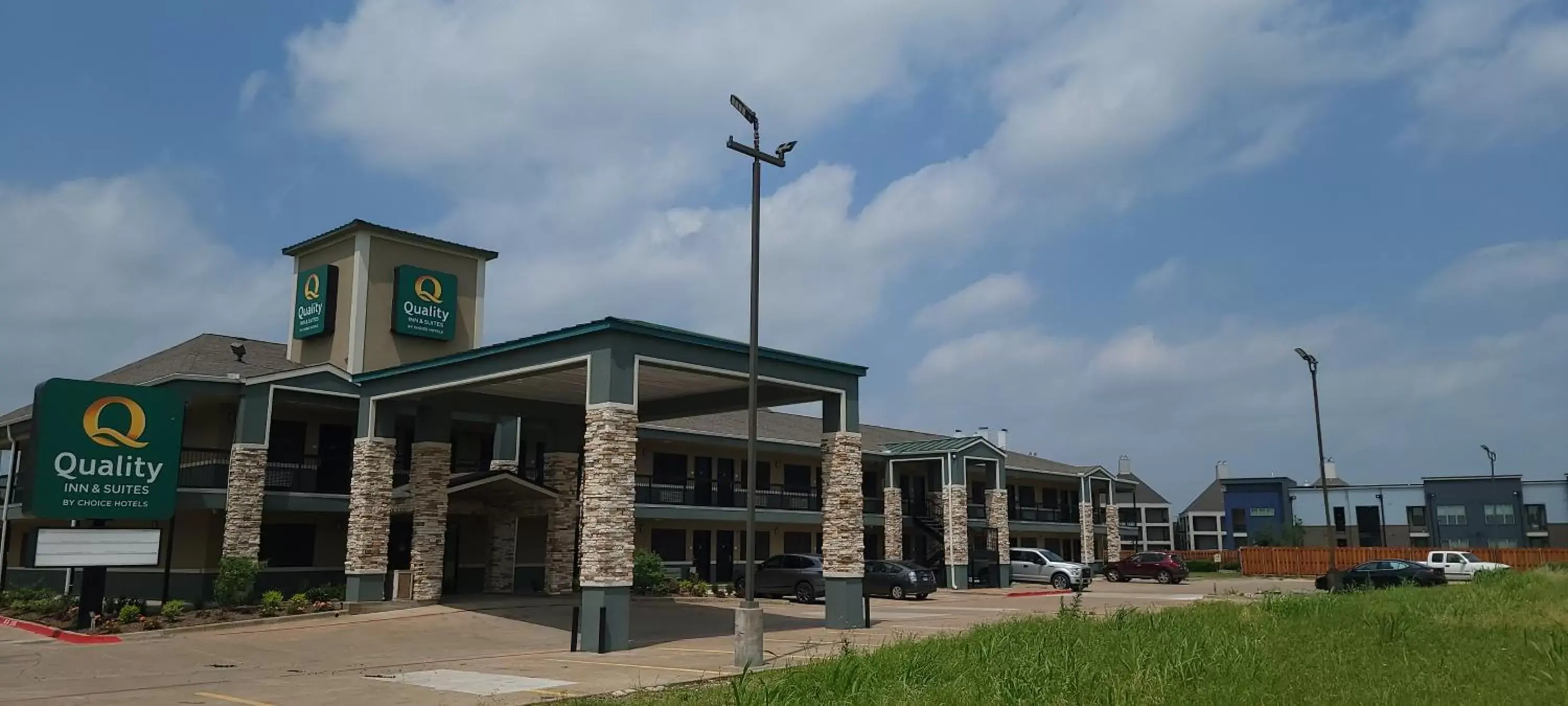 Property Building in Quality Inn & Suites - Garland