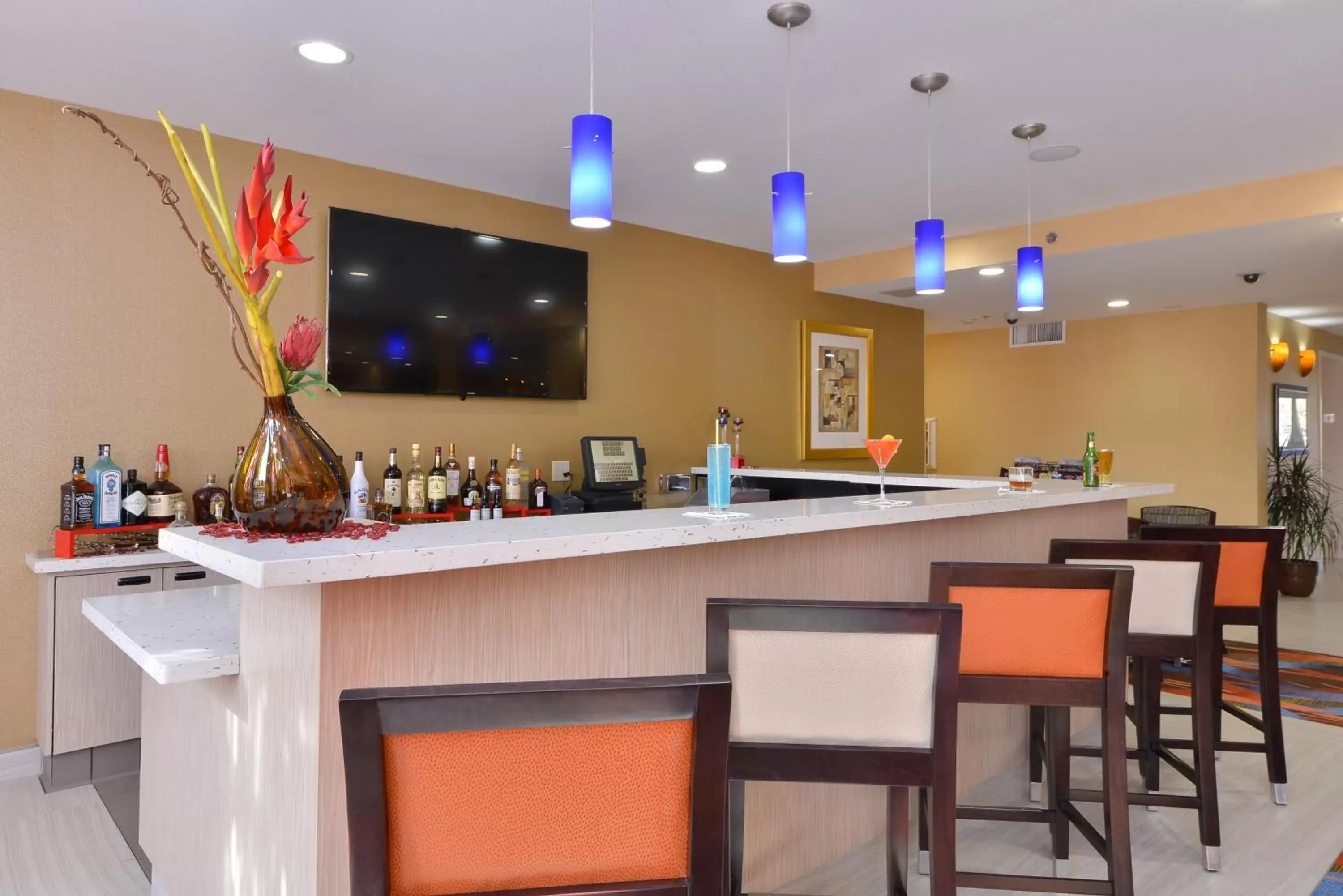 Lounge or bar, Restaurant/Places to Eat in Best Western Plus Fresno Airport Hotel