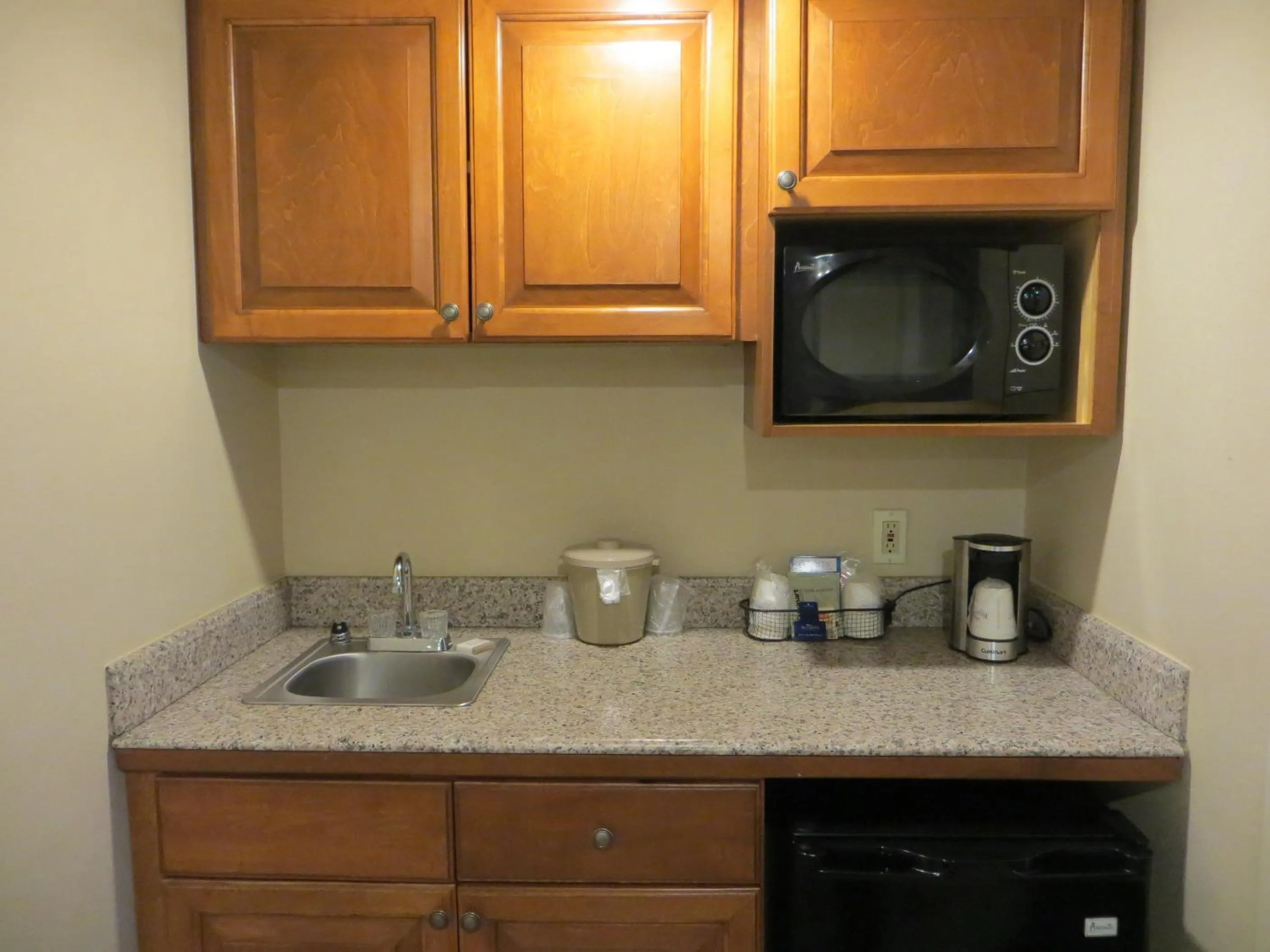 Kitchen or kitchenette in Staywell Inn