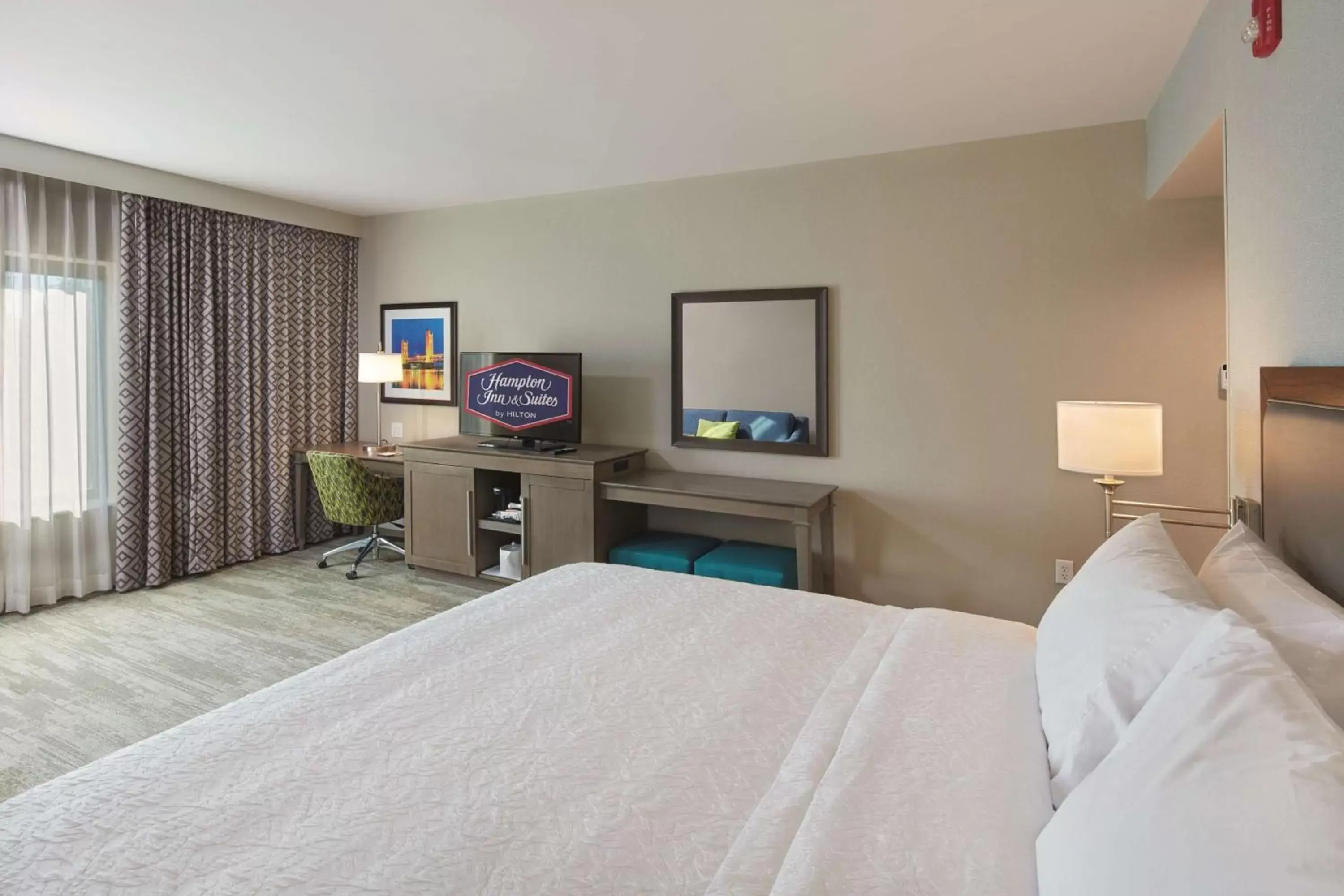 Bedroom, Bed in Hampton Inn & Suites Sacramento at CSUS