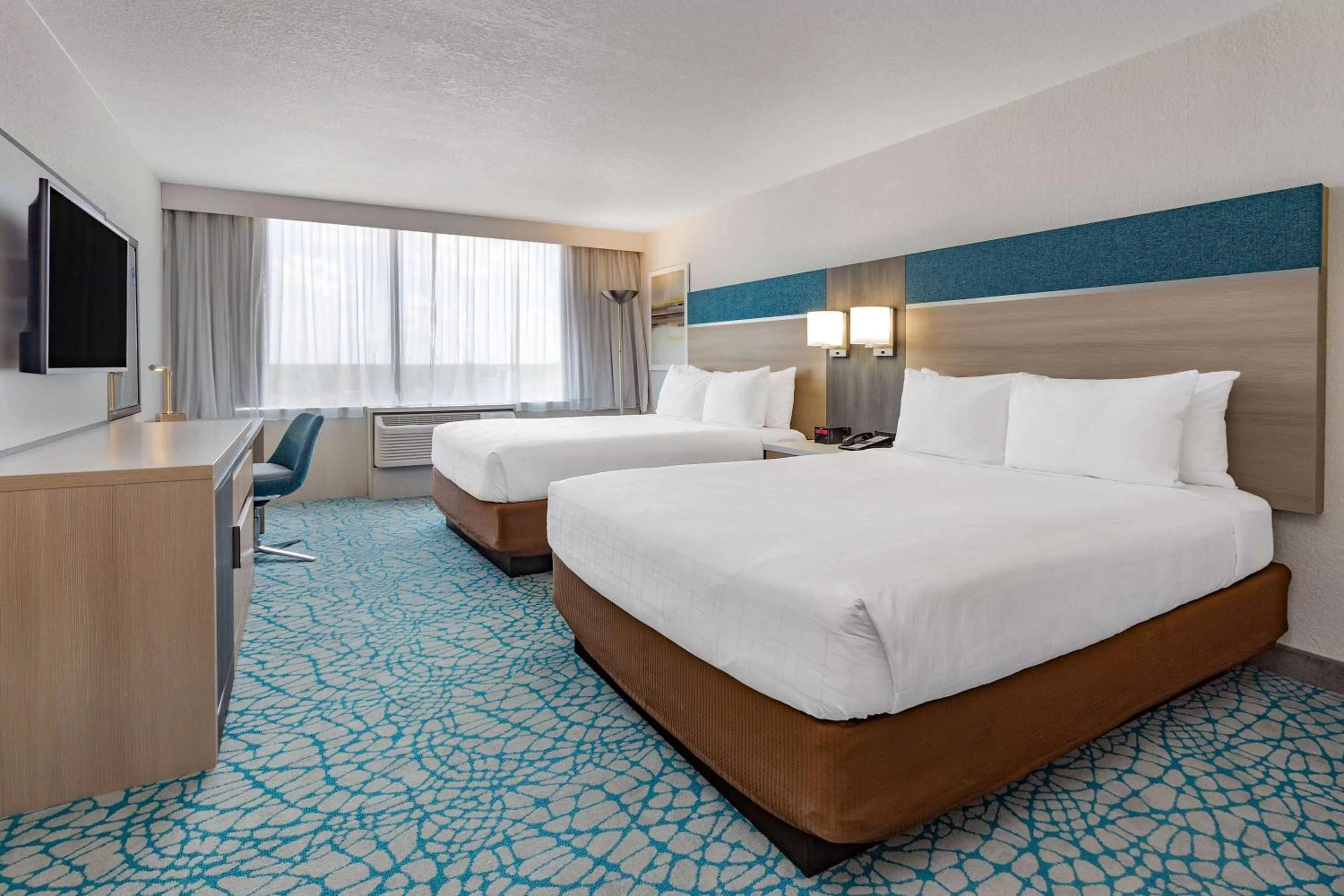 Photo of the whole room, Bed in Wyndham Orlando Resort & Conference Center, Celebration Area
