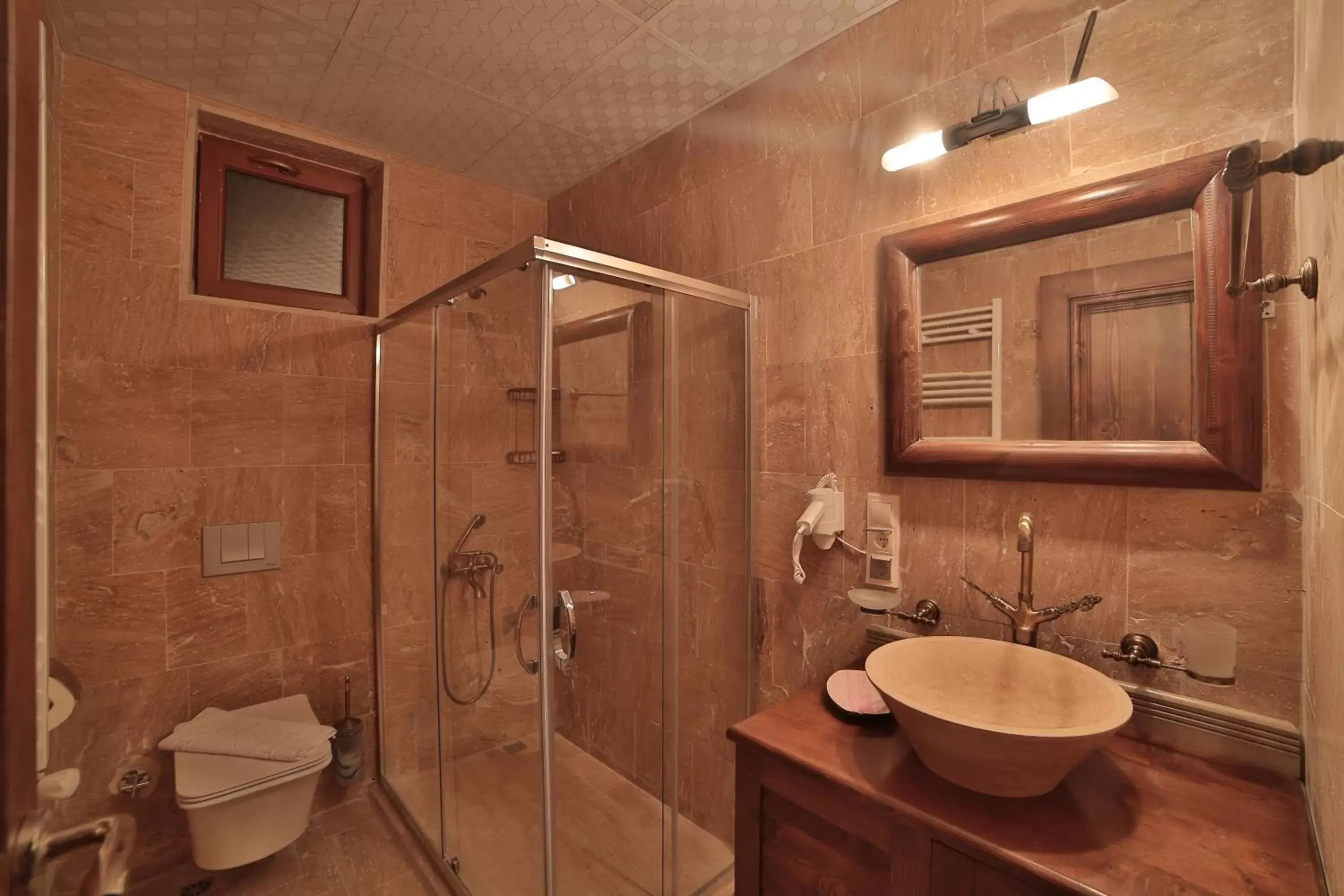 Shower, Bathroom in Caravanserai Inn Hotel