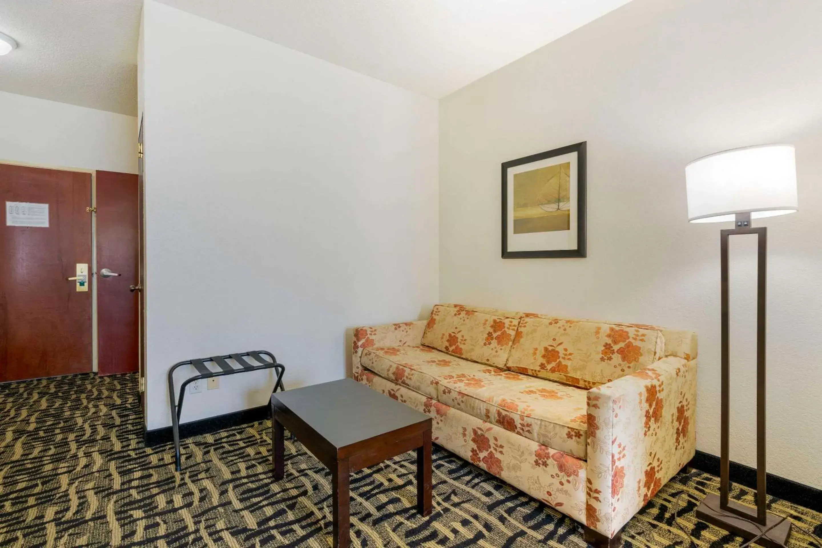 Bedroom, Seating Area in Quality Suites La Grange