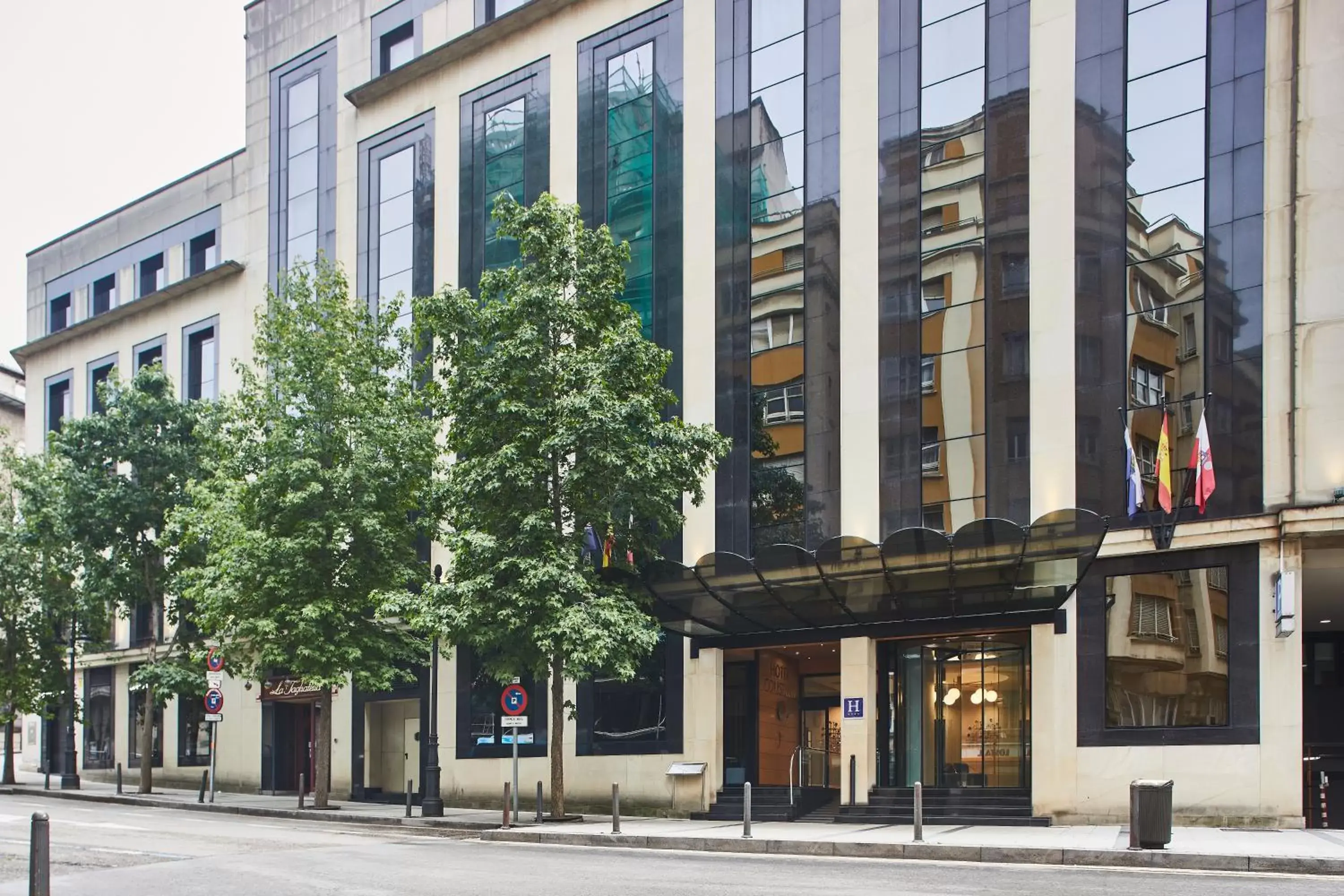 Facade/entrance, Property Building in Silken Coliseum