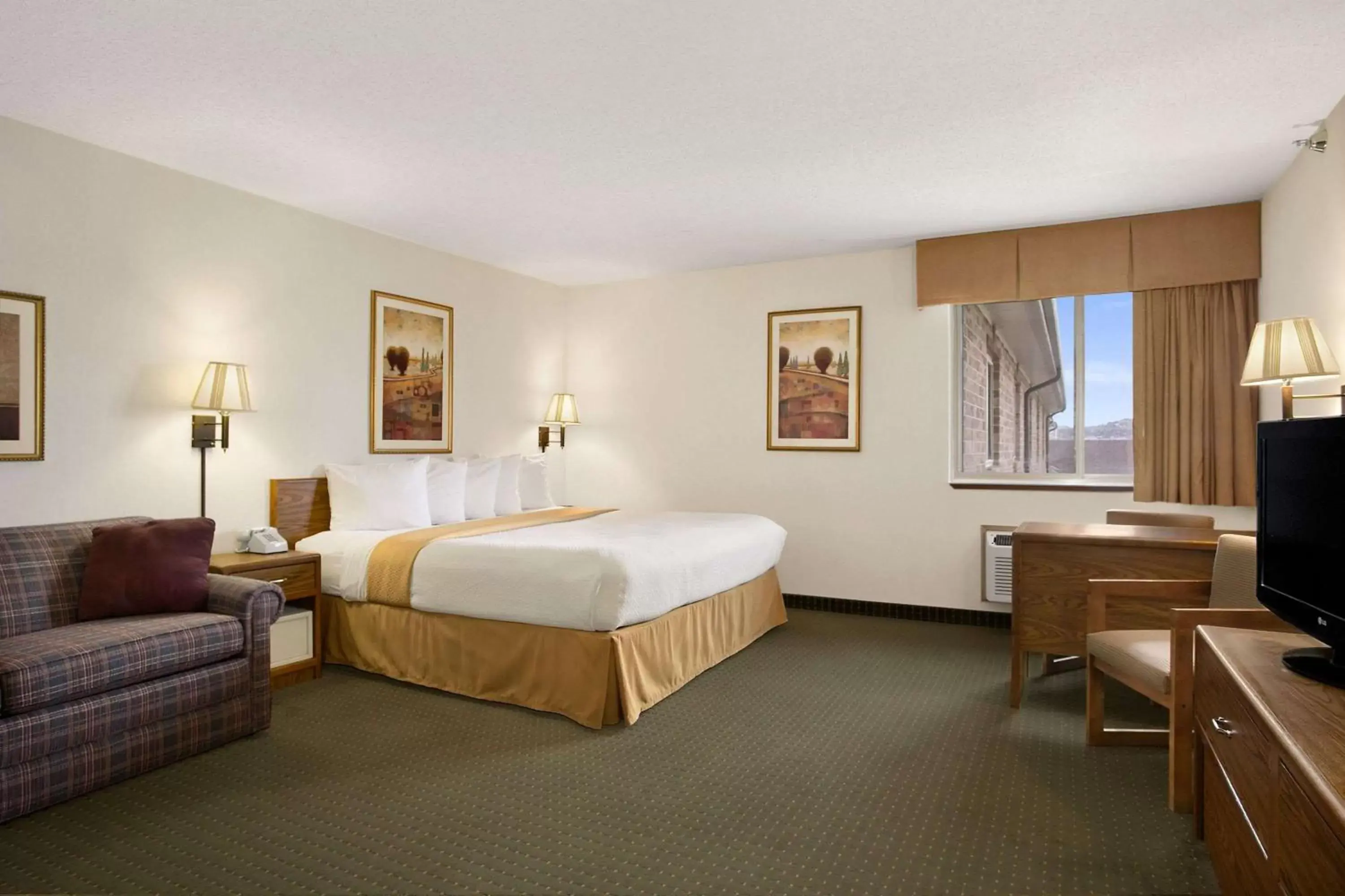 Photo of the whole room, Bed in Days Inn by Wyndham Rapid City