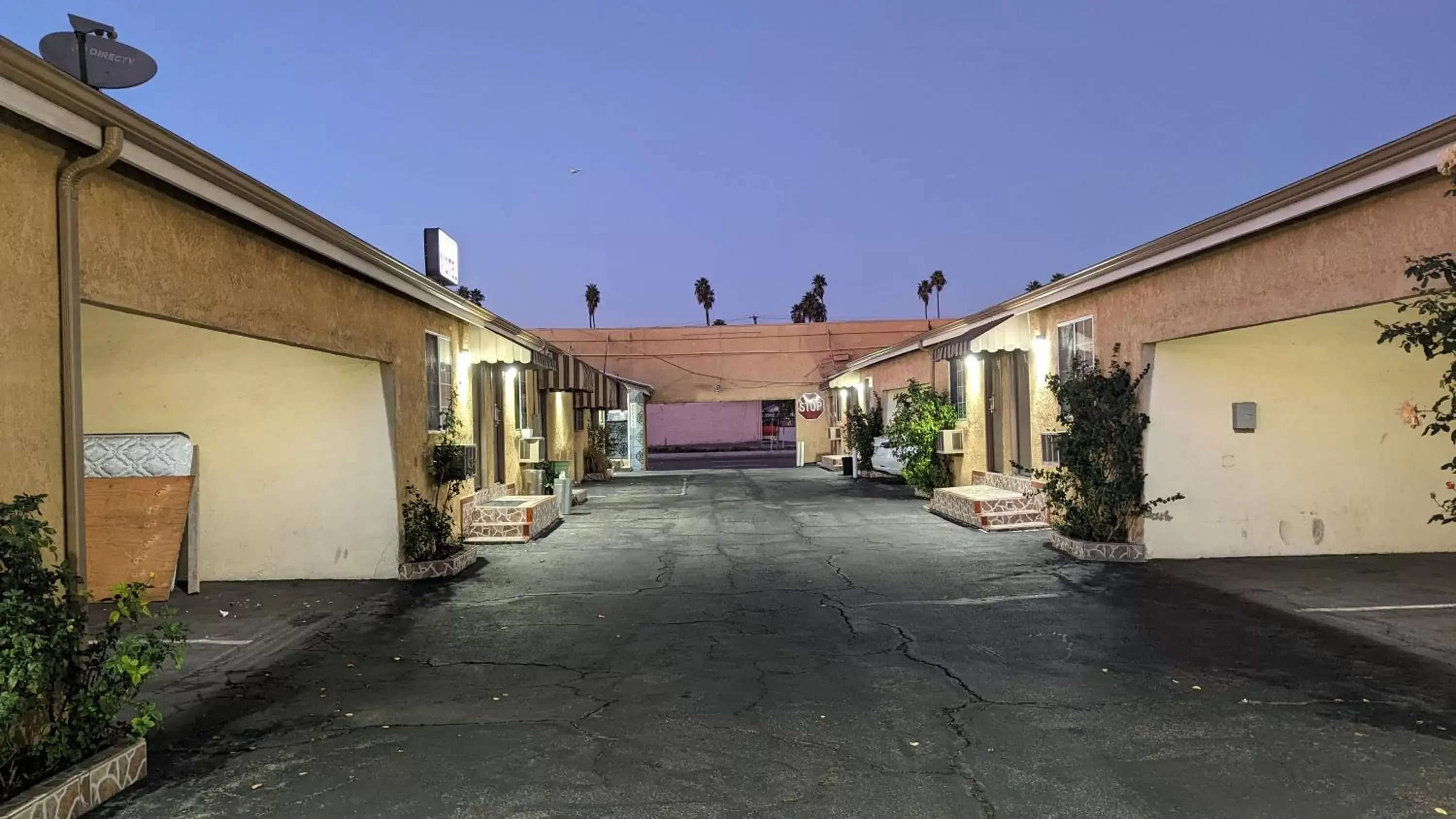 Property building in Airport Motel - Inglewood