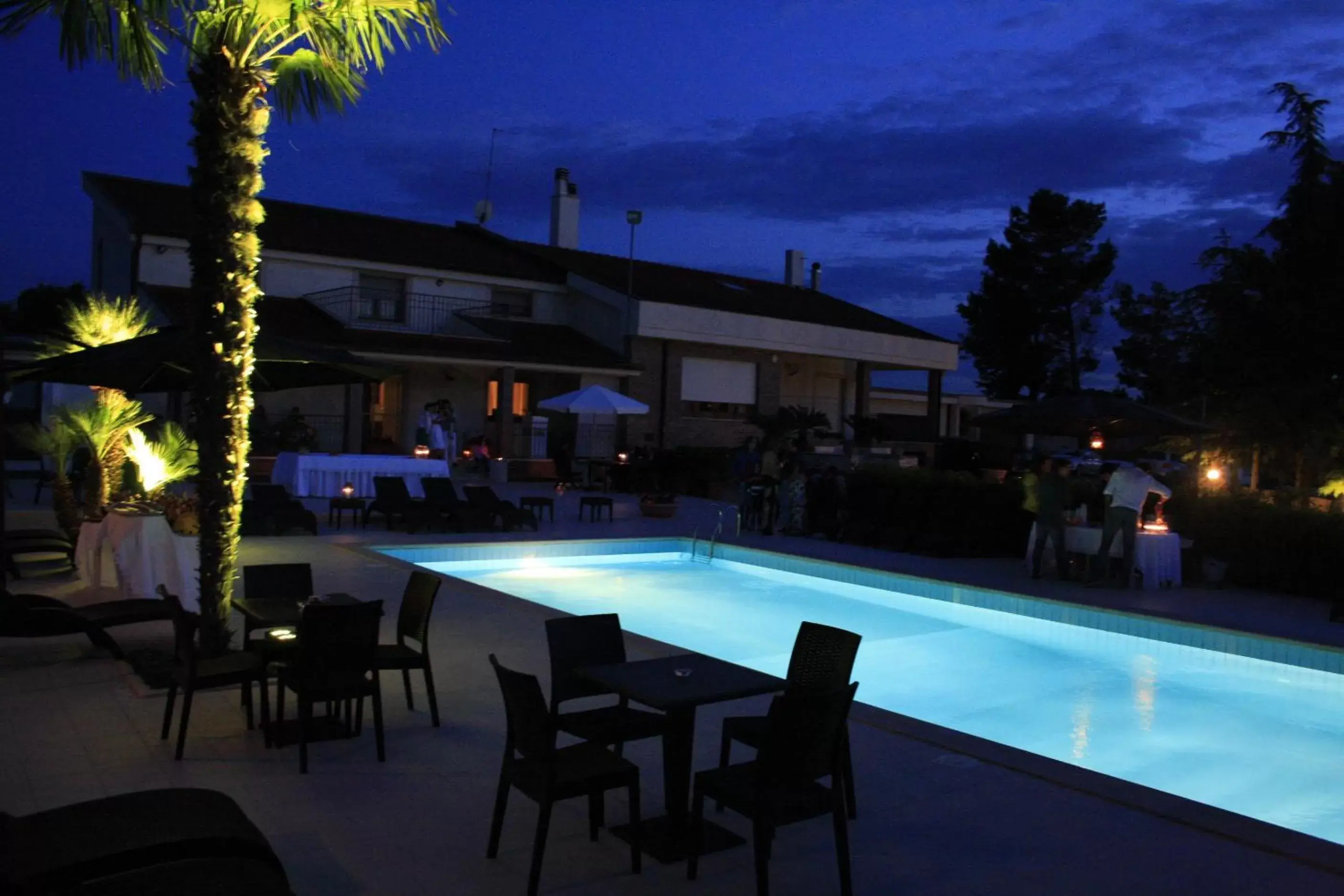 Banquet/Function facilities, Swimming Pool in Villa Genny