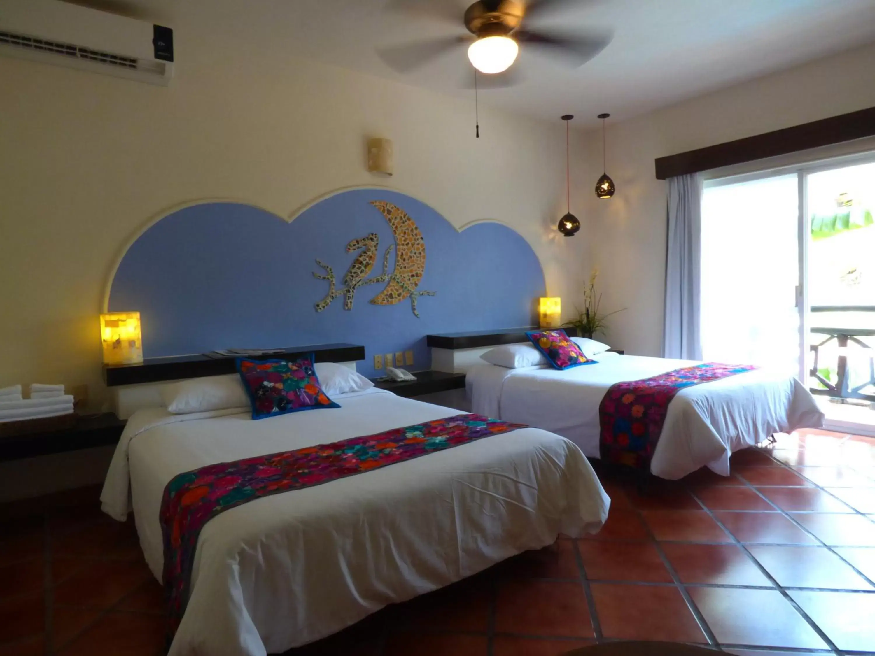 Photo of the whole room, Bed in Hotel Riviera Del Sol
