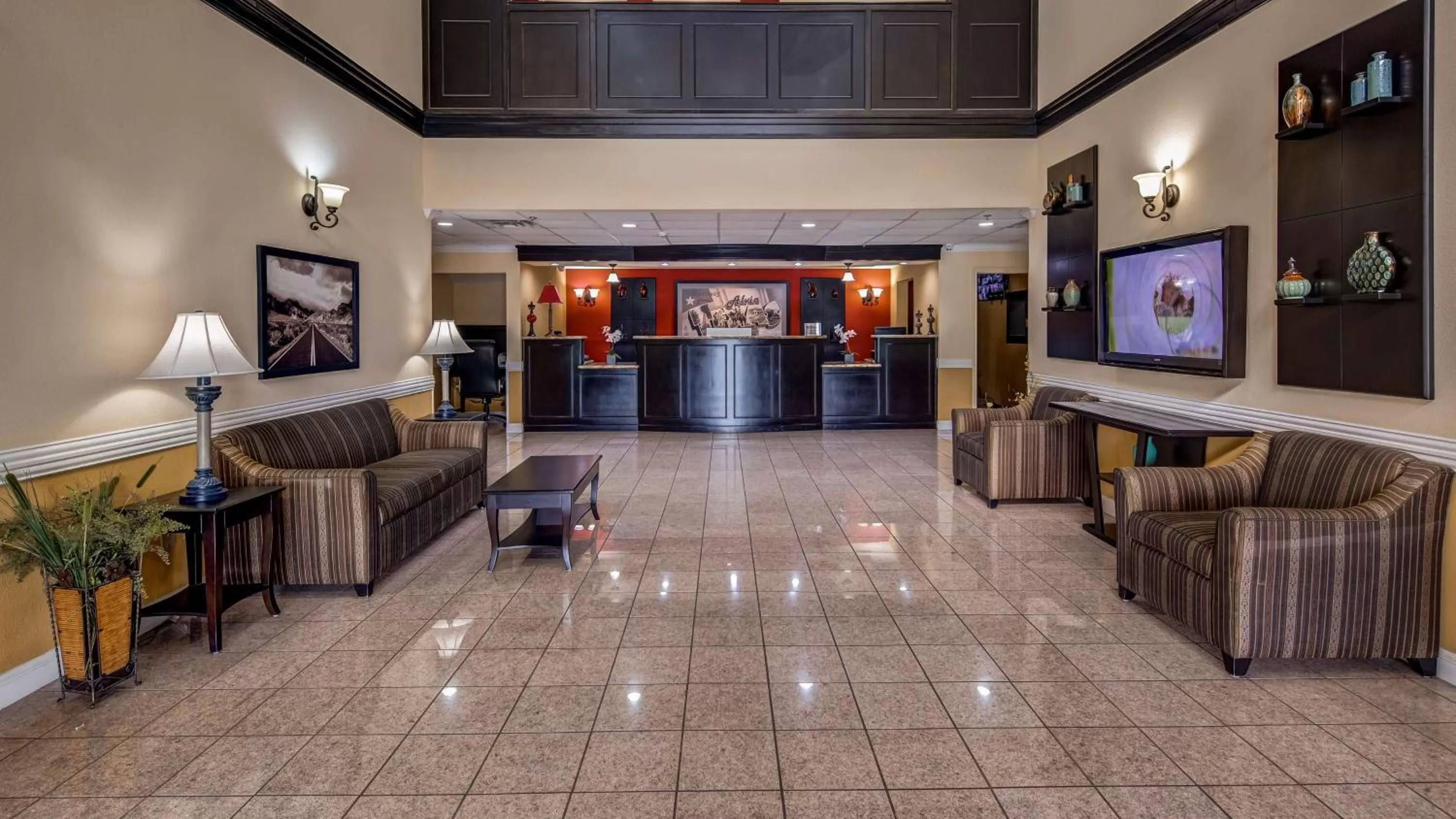 Lobby or reception in SureStay Plus Hotel by Best Western Alvin