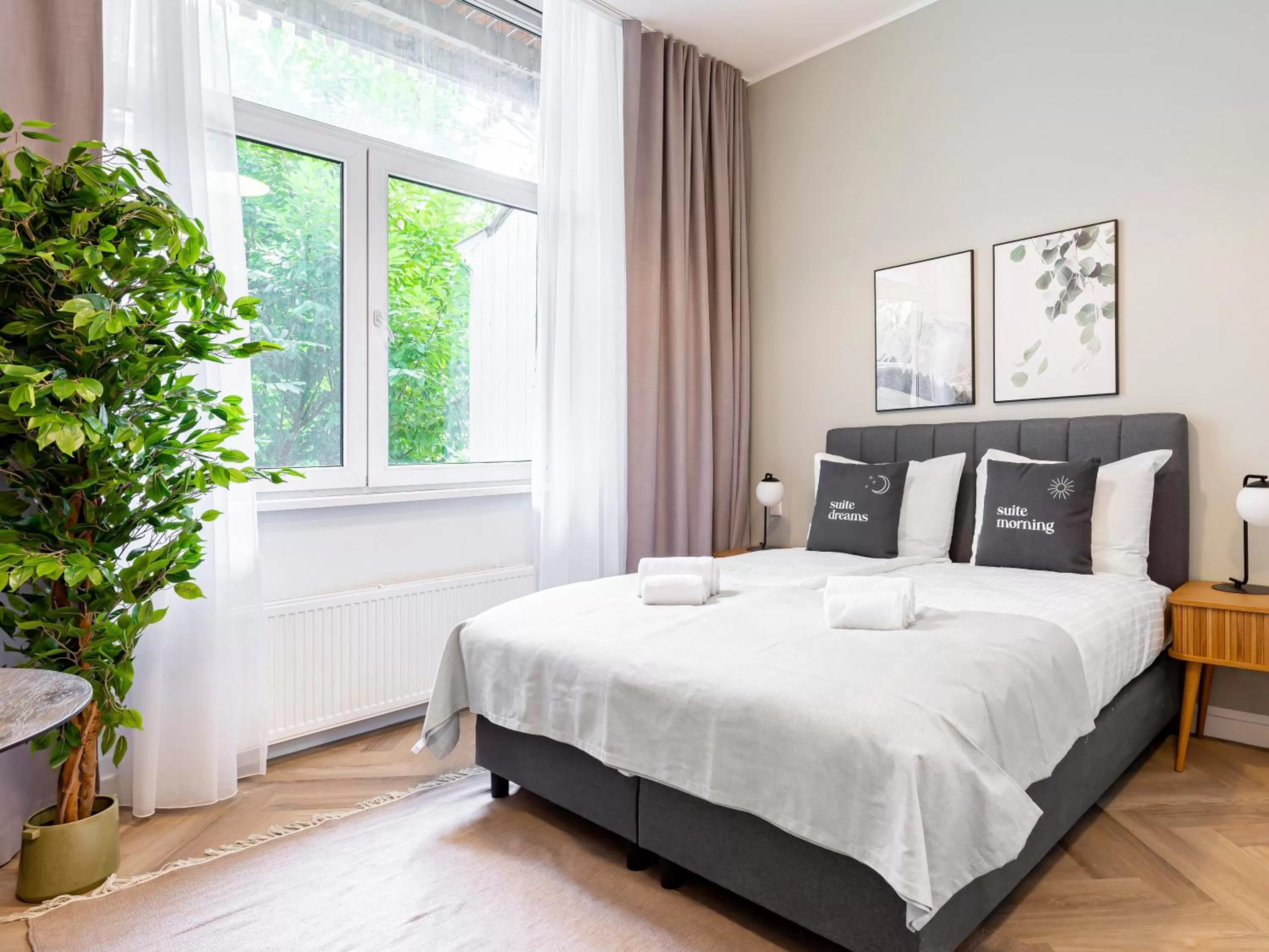 Bed in City Rooms Amsterdam Hemonystraat - Digital access