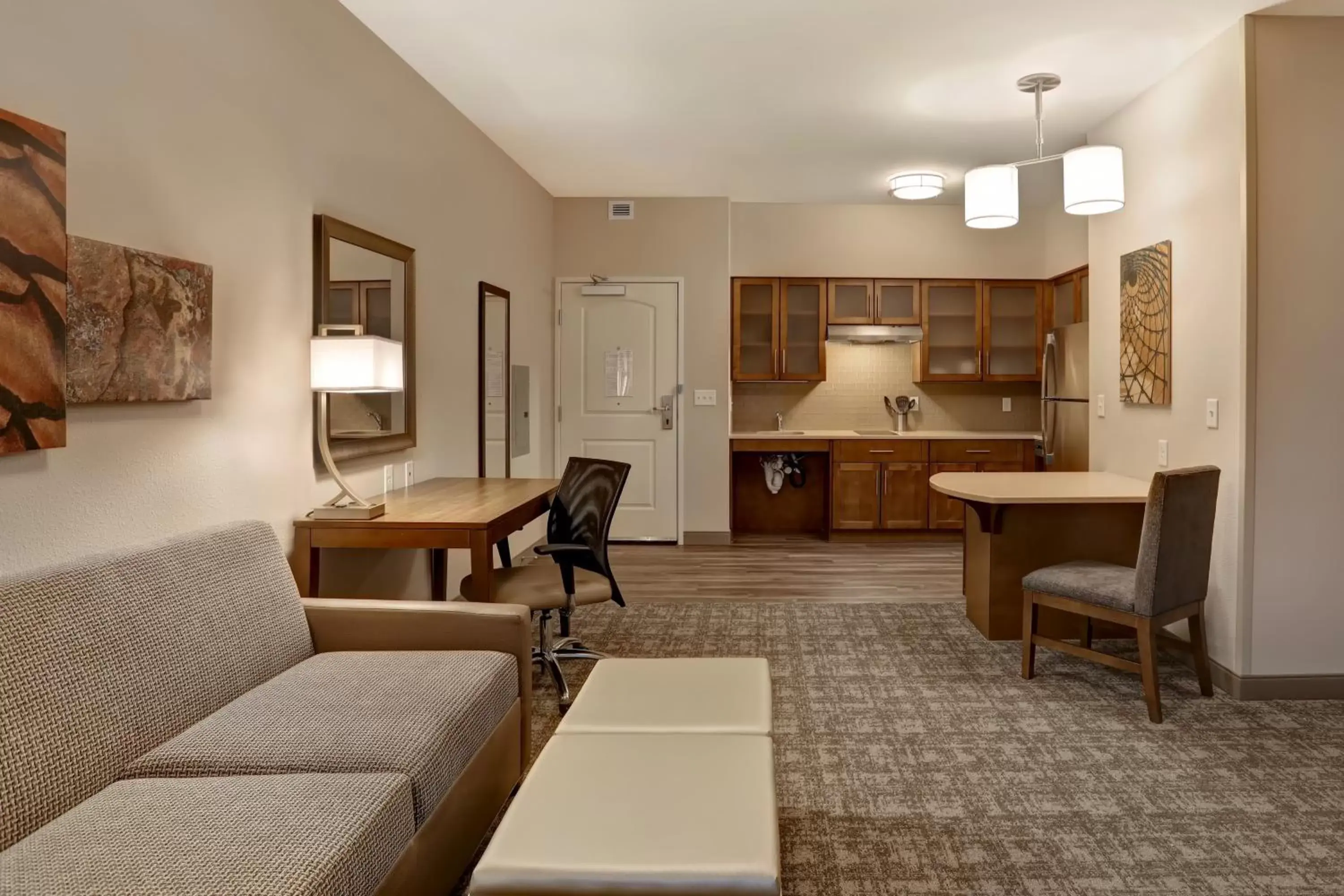 Photo of the whole room, Seating Area in Staybridge Suites - Overland Park - Kansas City S, an IHG Hotel