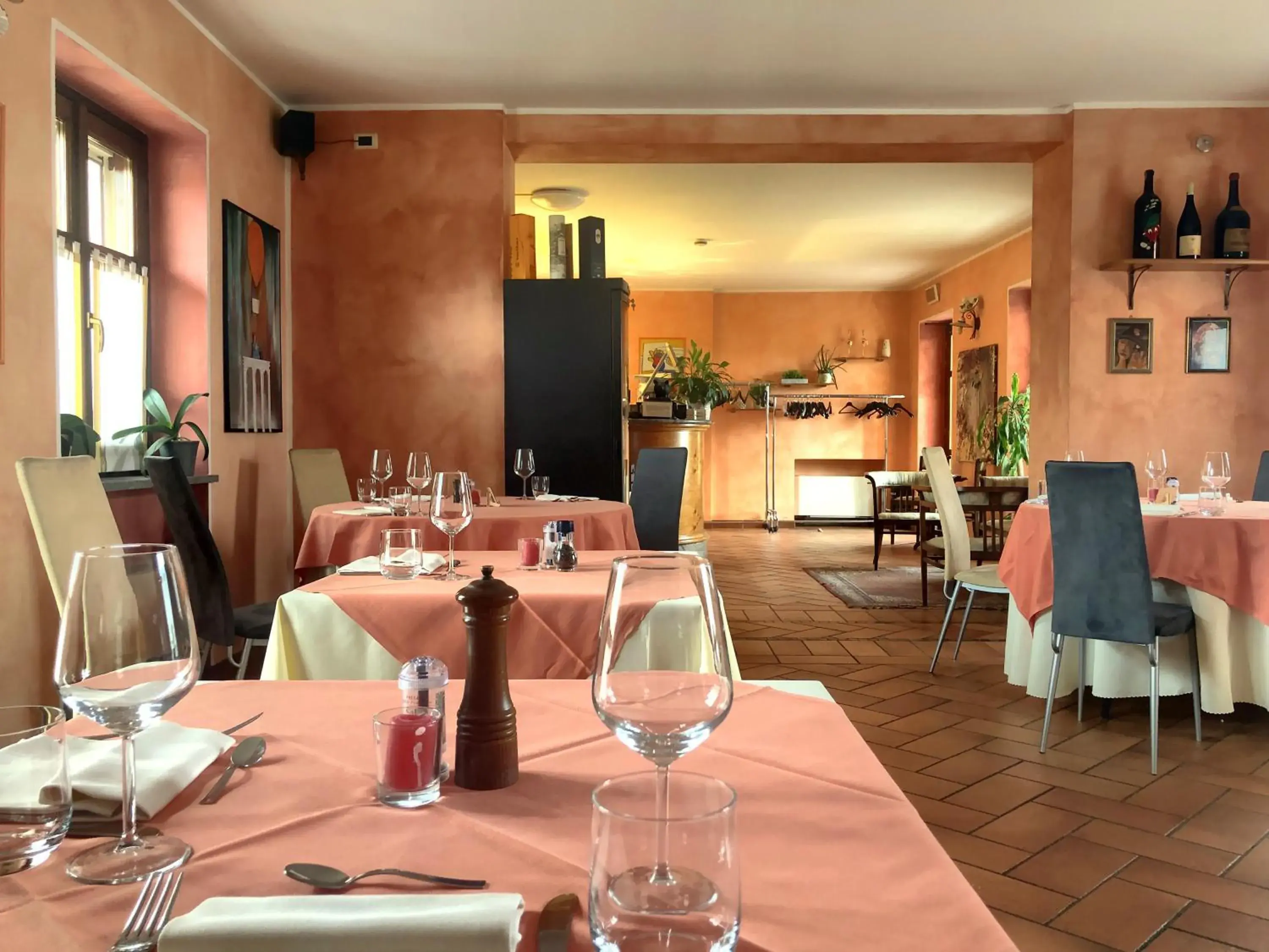 Staff, Restaurant/Places to Eat in Hotel La Fert