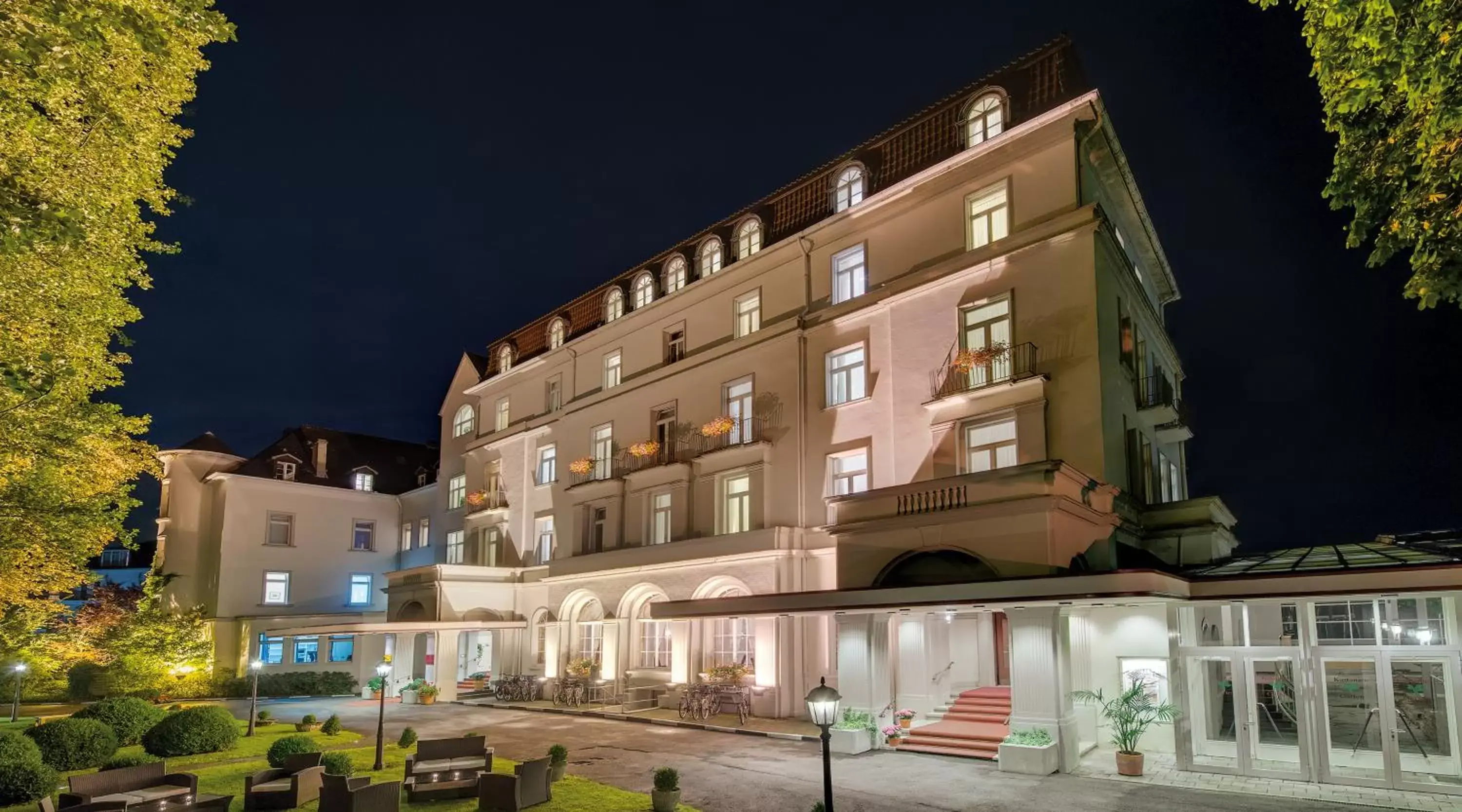 Facade/entrance, Property Building in Rheinhotel Dreesen