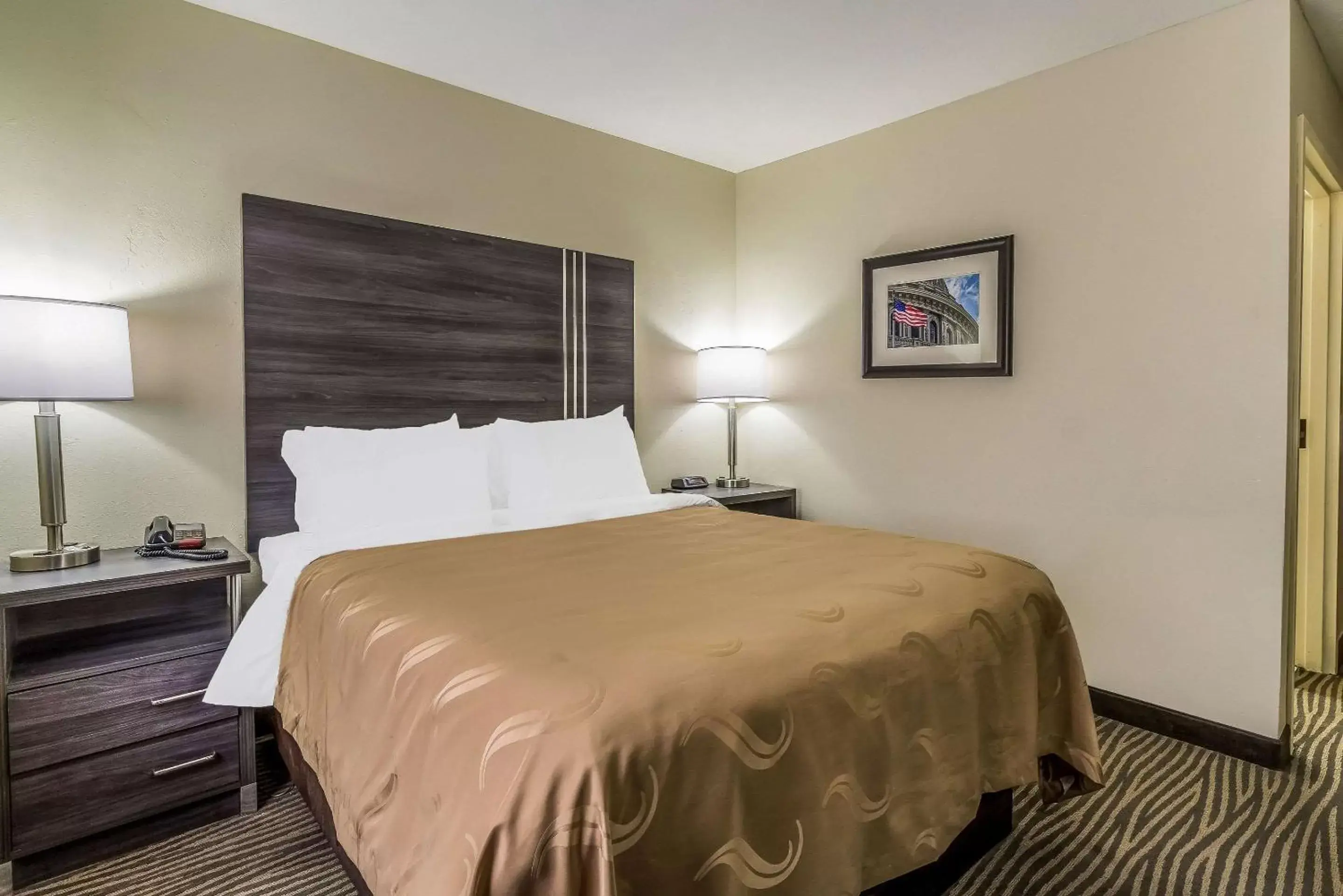 Photo of the whole room, Bed in Quality Inn & Suites North Lima - Boardman Photo of the whole room, Bed in Quality Inn & Suites North Lima - Boardman