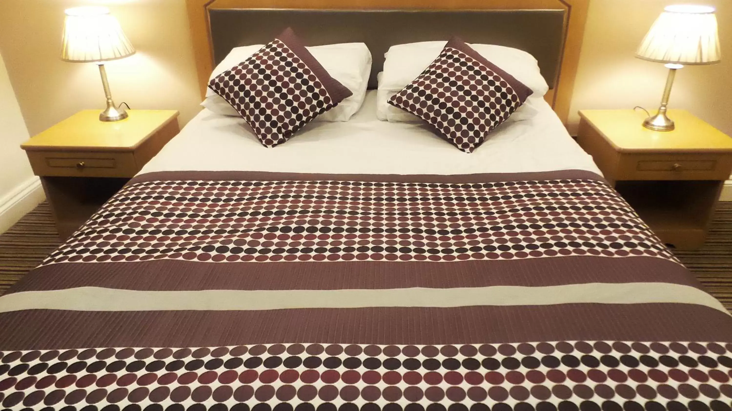 Bed in Parkside International Hotel